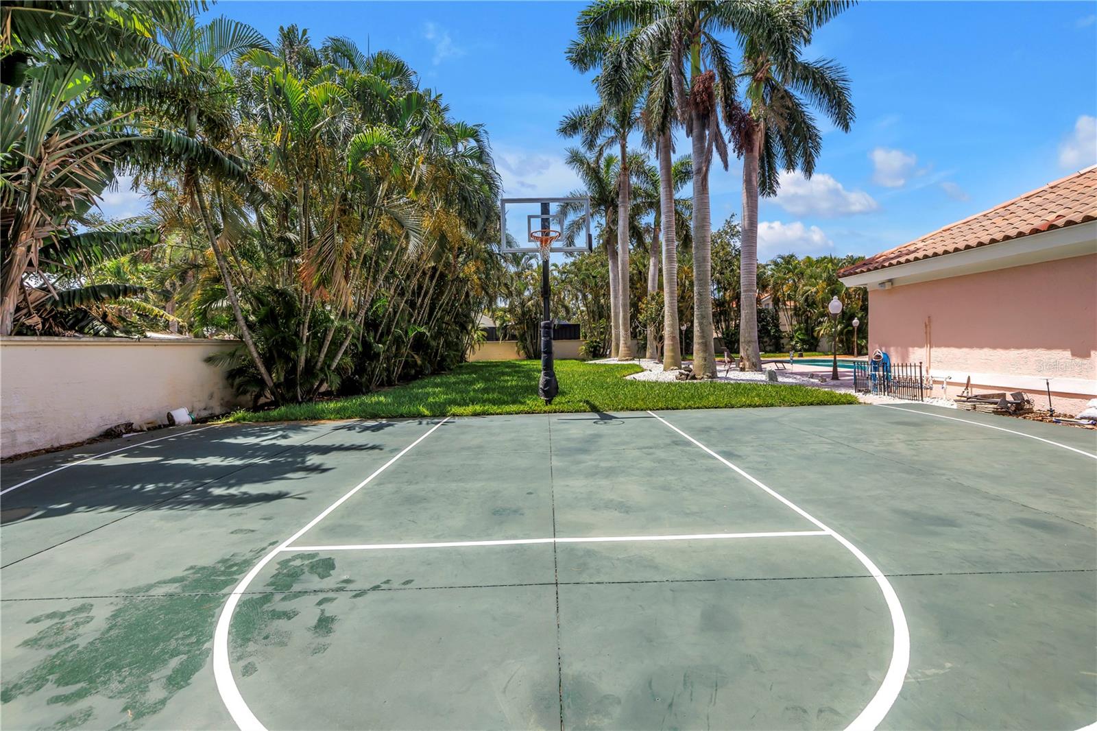 4930 SANDPIPER Ln ST PETERSBURG, FL 33711