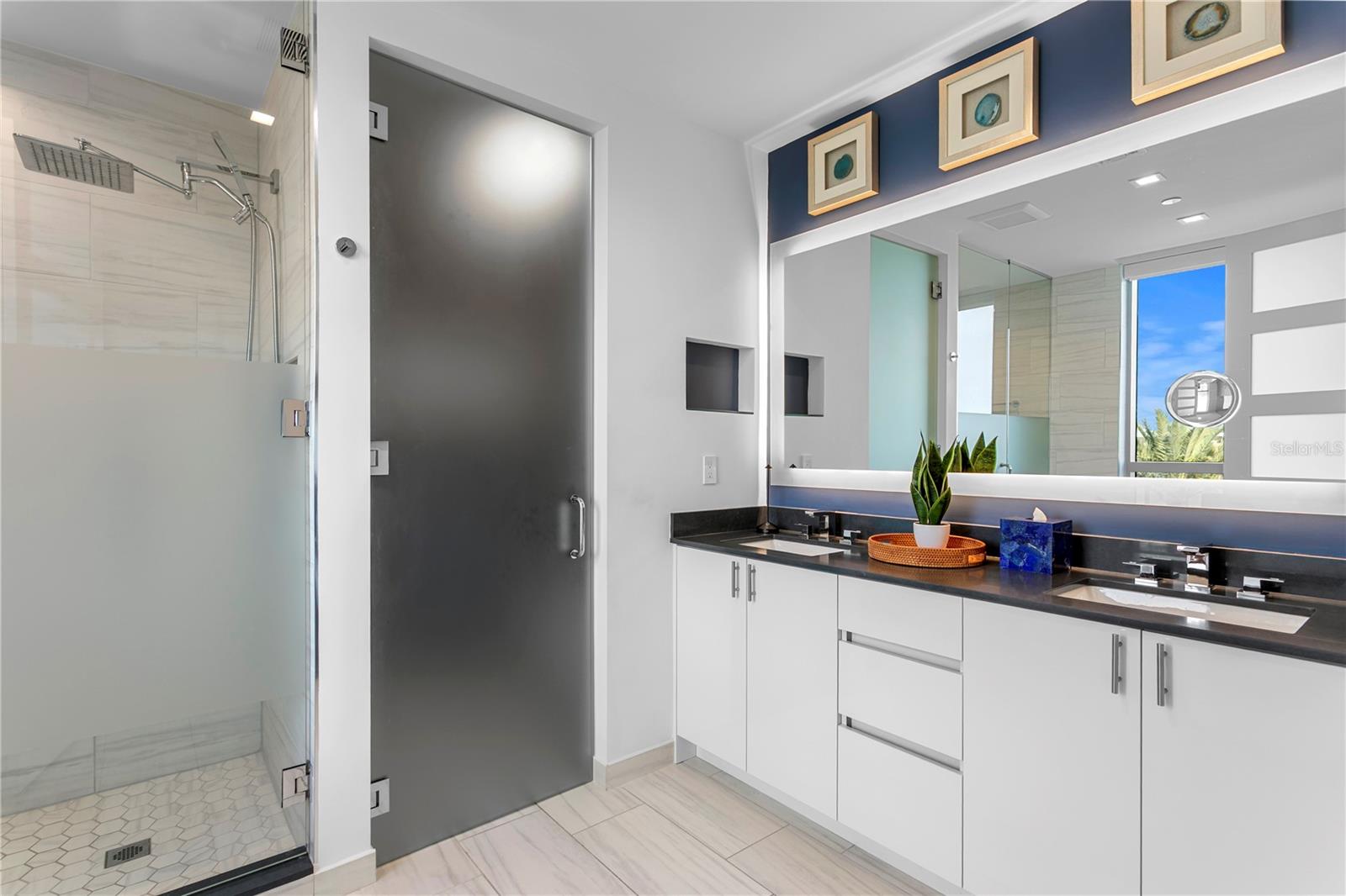 5142 MARINA Way TAMPA, FL 33611