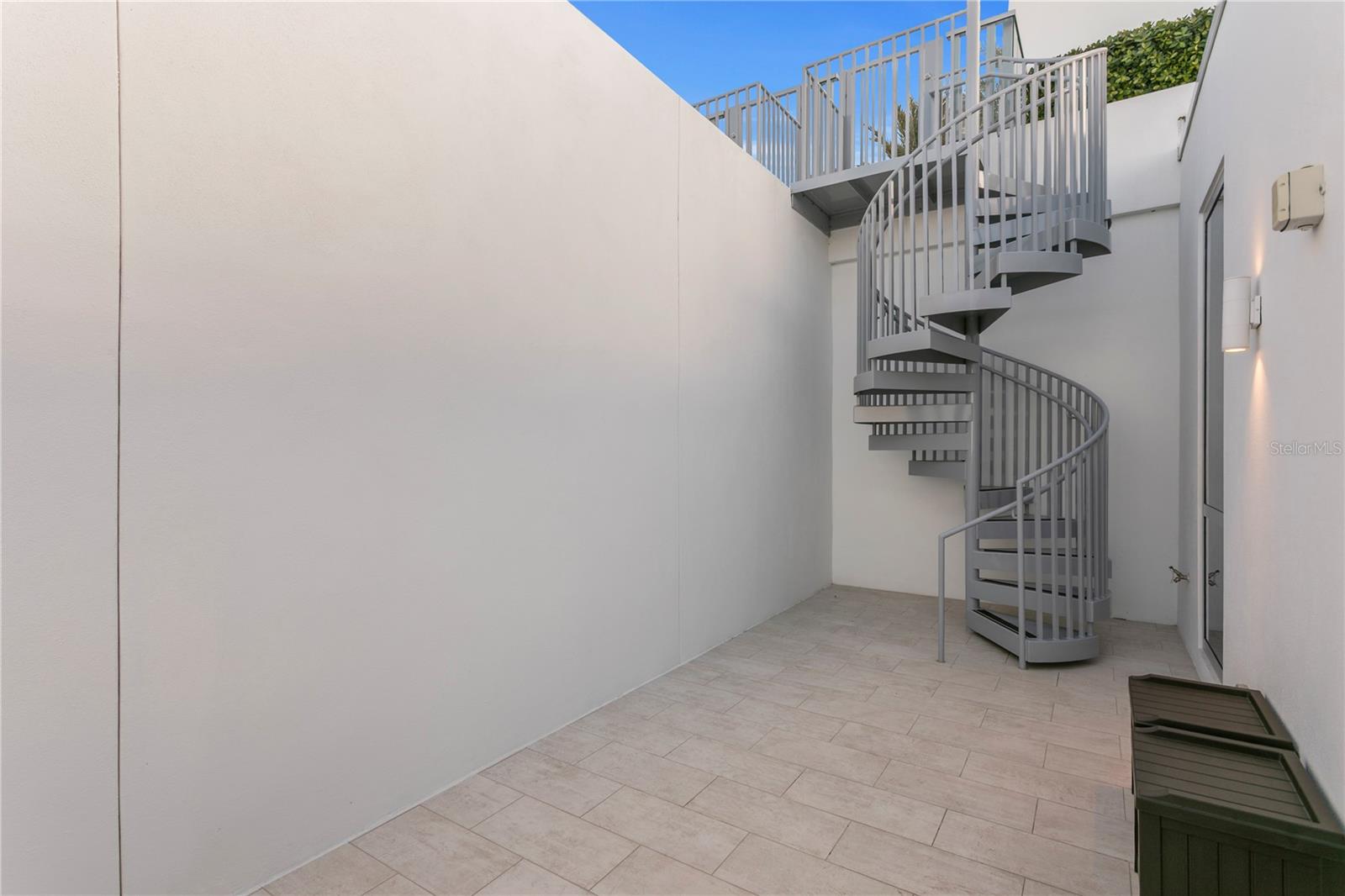 5142 MARINA Way TAMPA, FL 33611