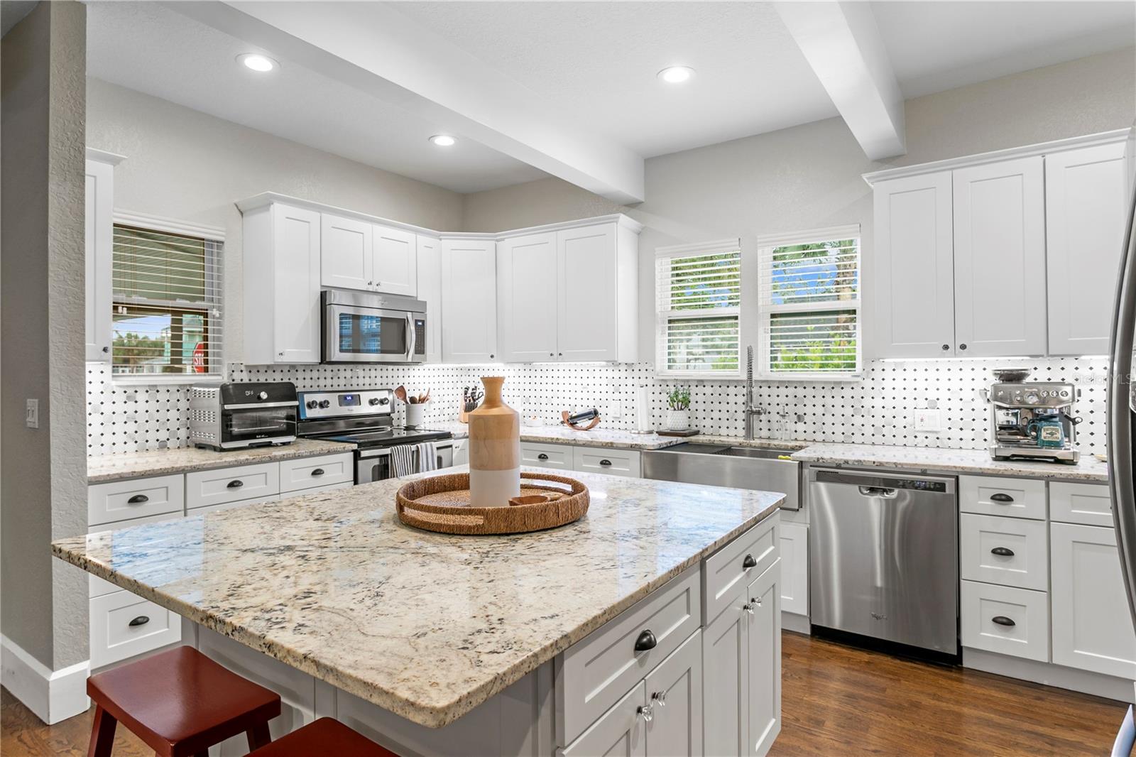 802 DARTMOOR St ST PETERSBURG, FL 33701