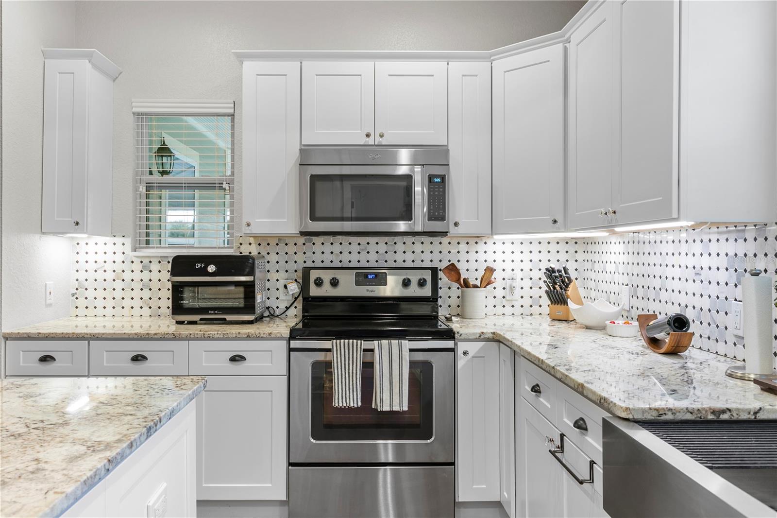 802 DARTMOOR St ST PETERSBURG, FL 33701