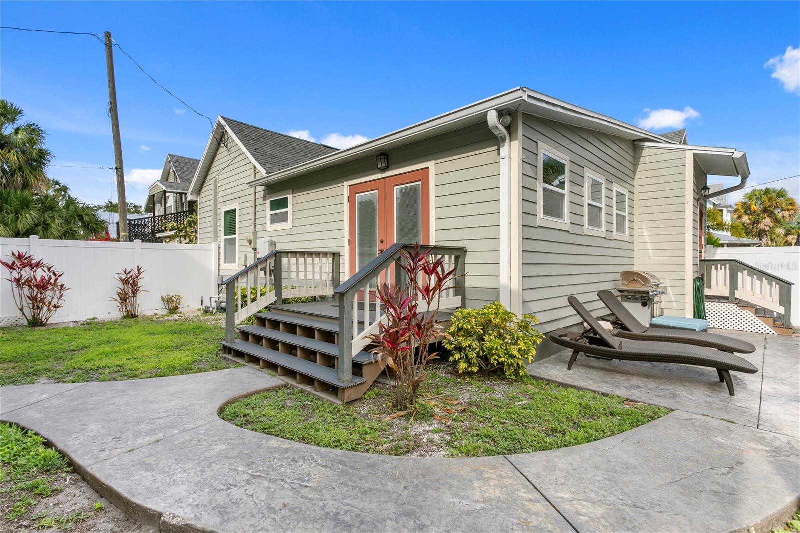 802 DARTMOOR St ST PETERSBURG, FL 33701