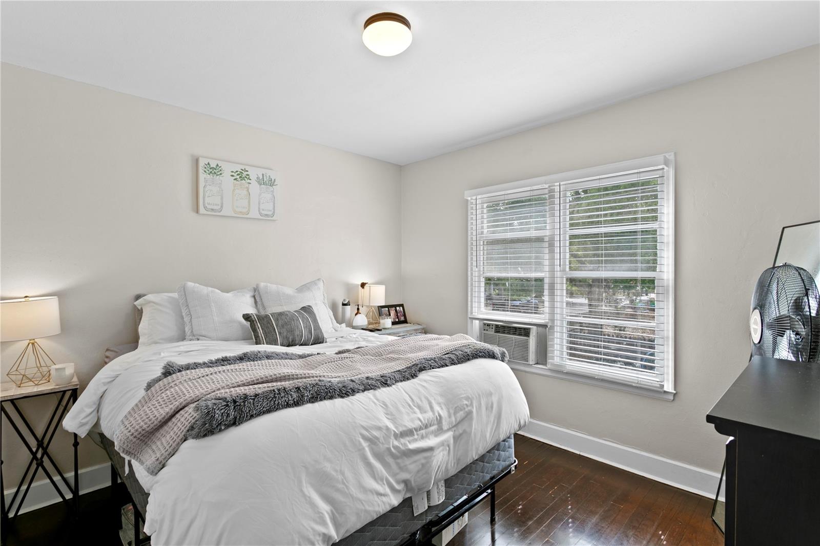 802 DARTMOOR St ST PETERSBURG, FL 33701