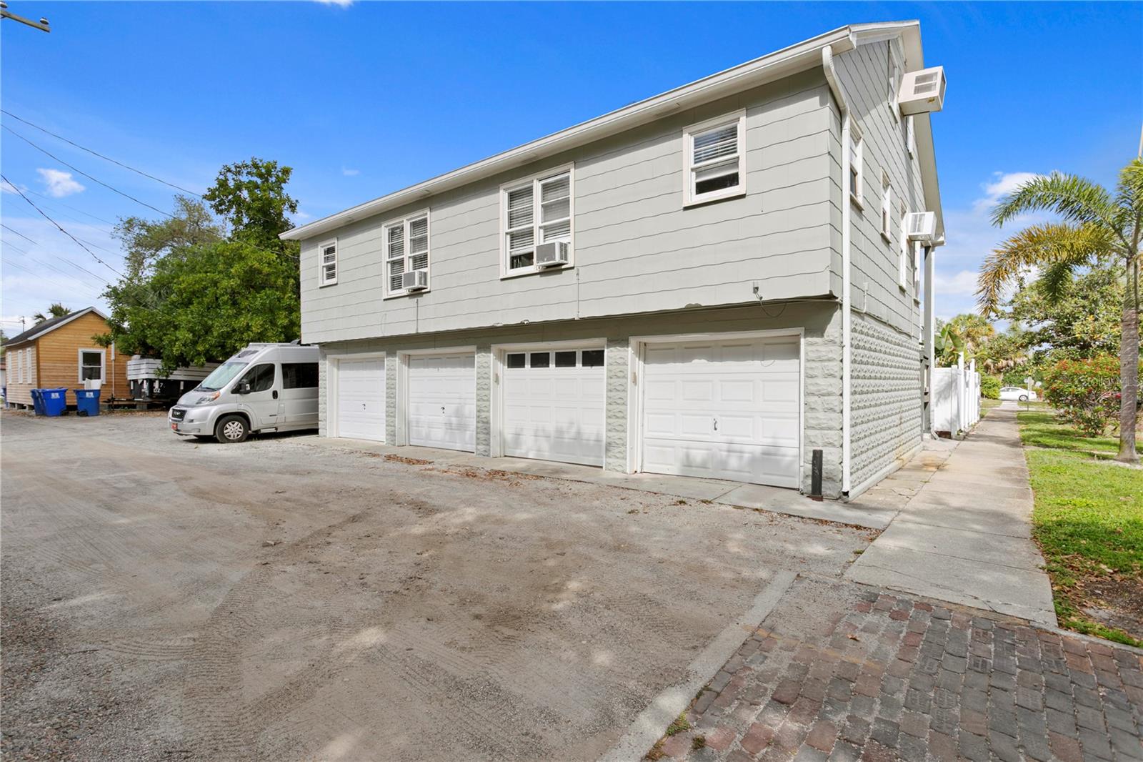 802 DARTMOOR St ST PETERSBURG, FL 33701