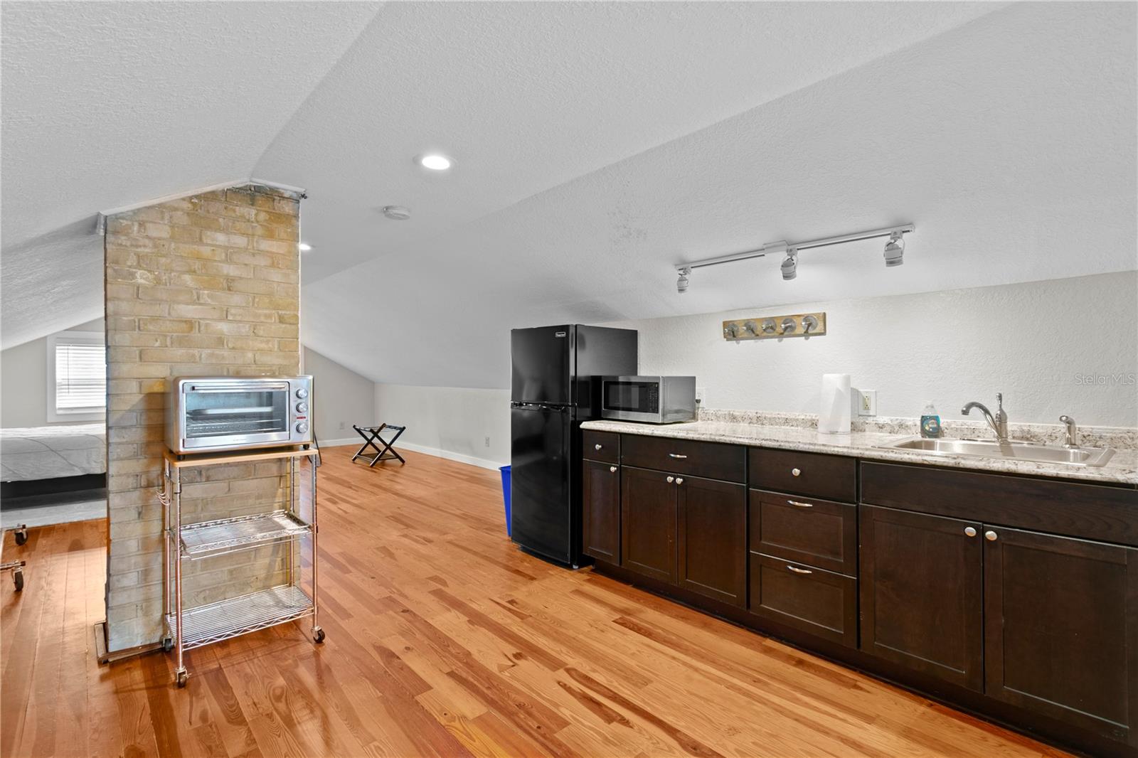 802 DARTMOOR St ST PETERSBURG, FL 33701