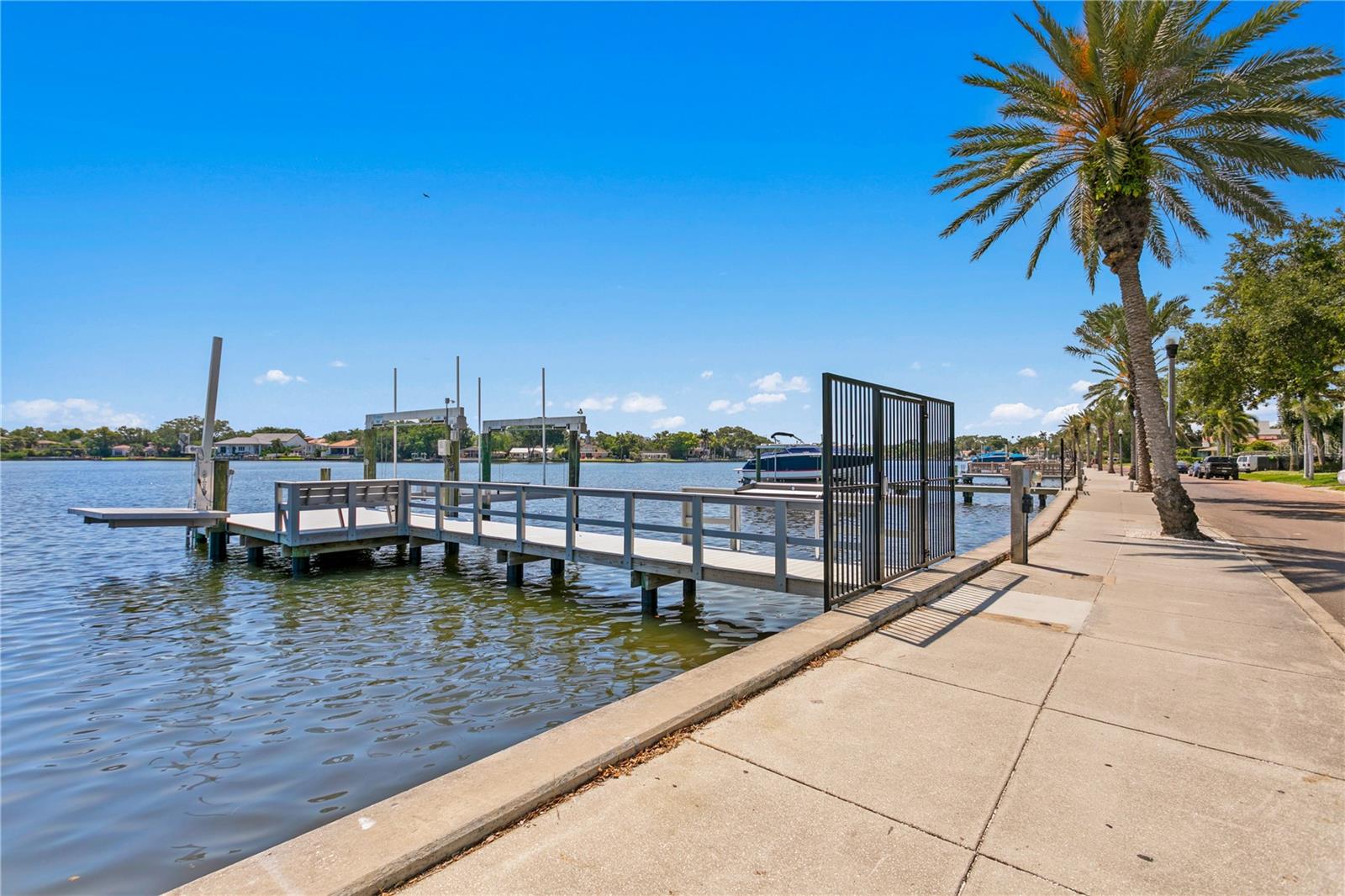 2926 COFFEE POT Blvd ST PETERSBURG, FL 33704