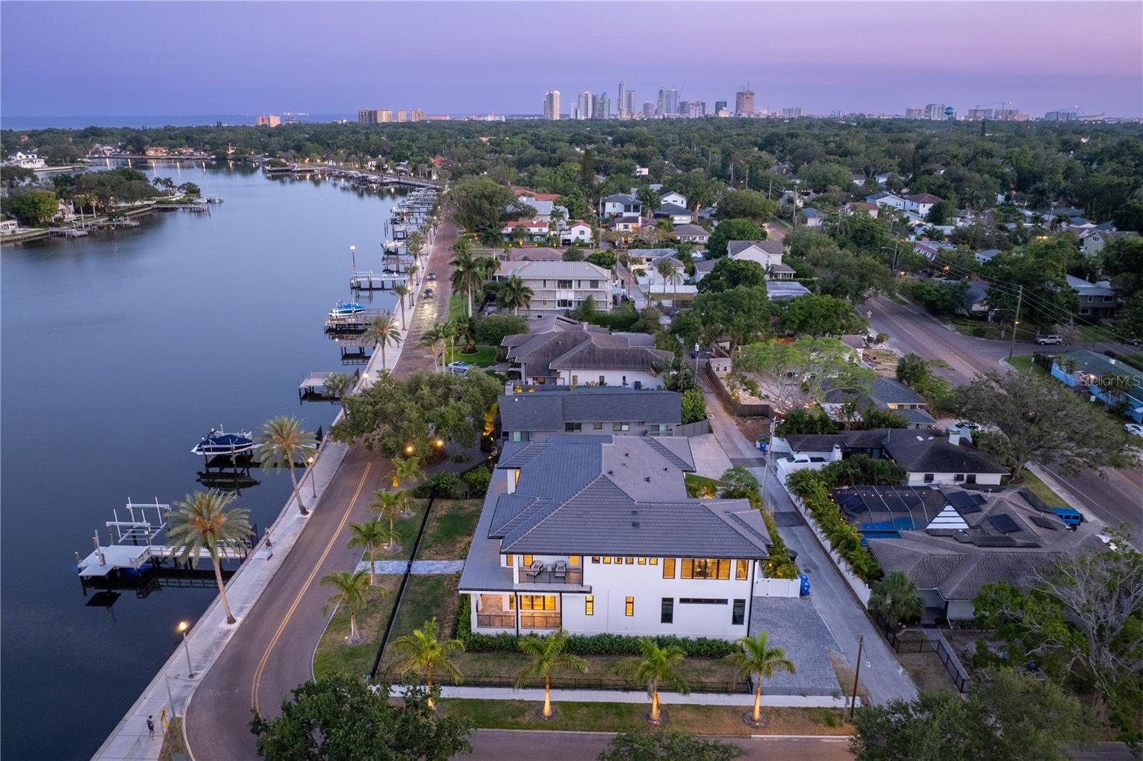 2926 COFFEE POT Blvd ST PETERSBURG, FL 33704