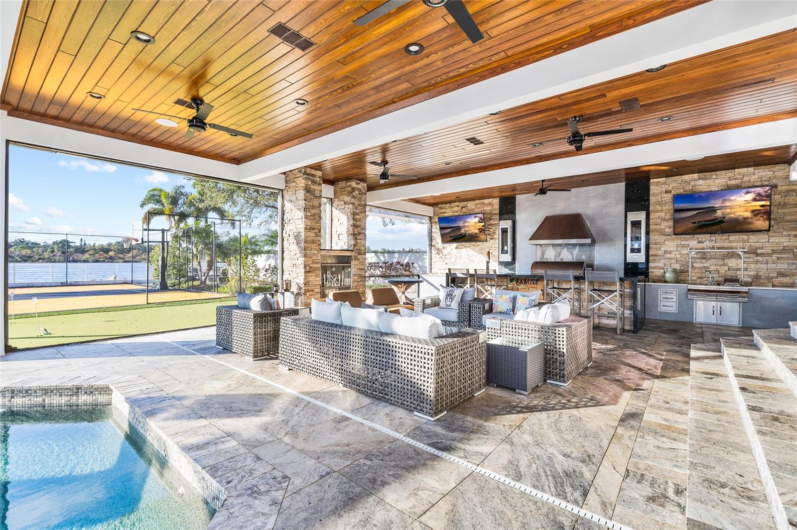 951 S BAYSHORE Blvd SAFETY HARBOR, FL 34695