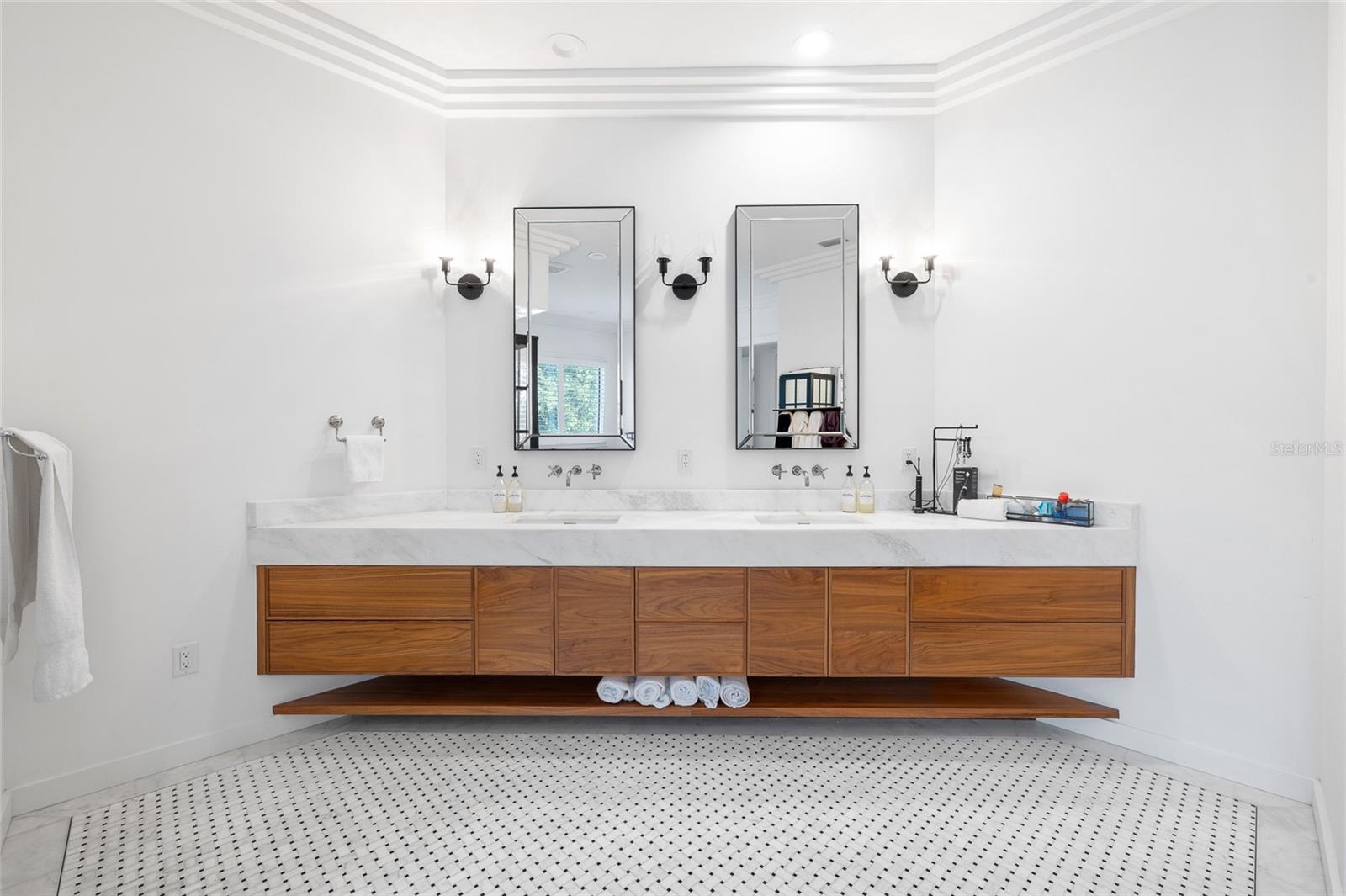 951 S BAYSHORE Blvd SAFETY HARBOR, FL 34695