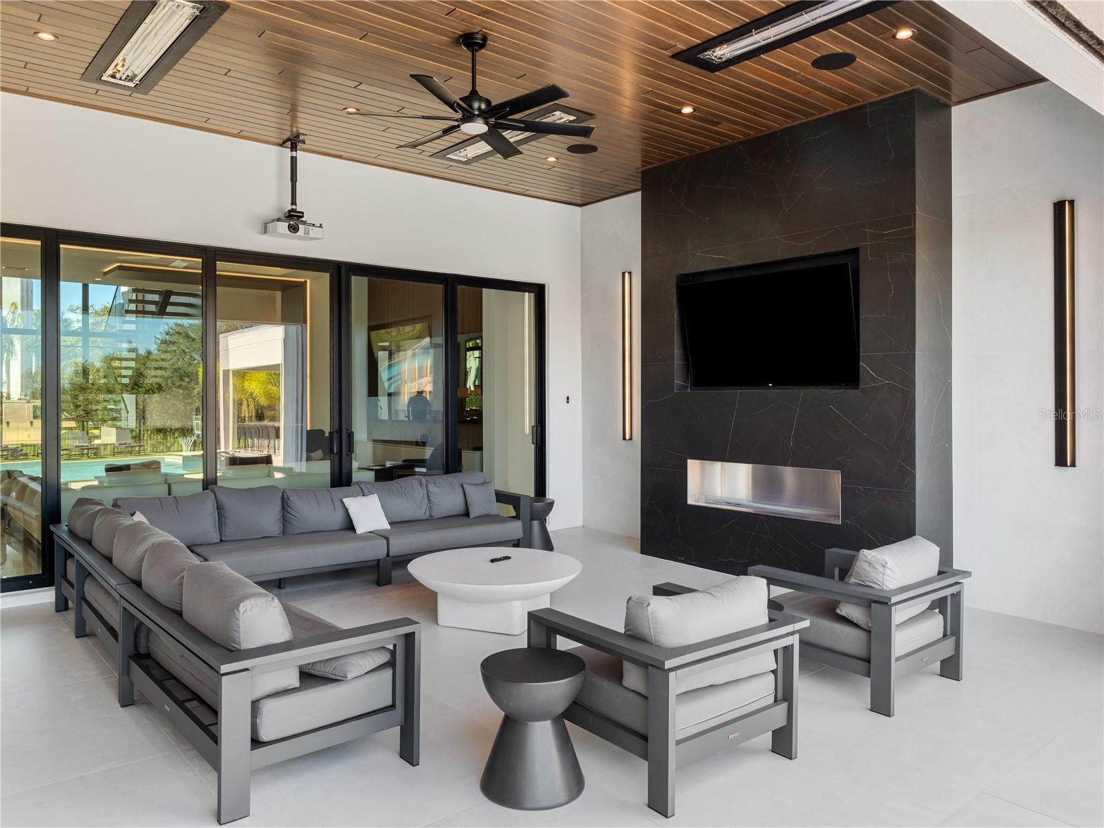 901 GOLDEN BEAR Dr REUNION, FL 34747