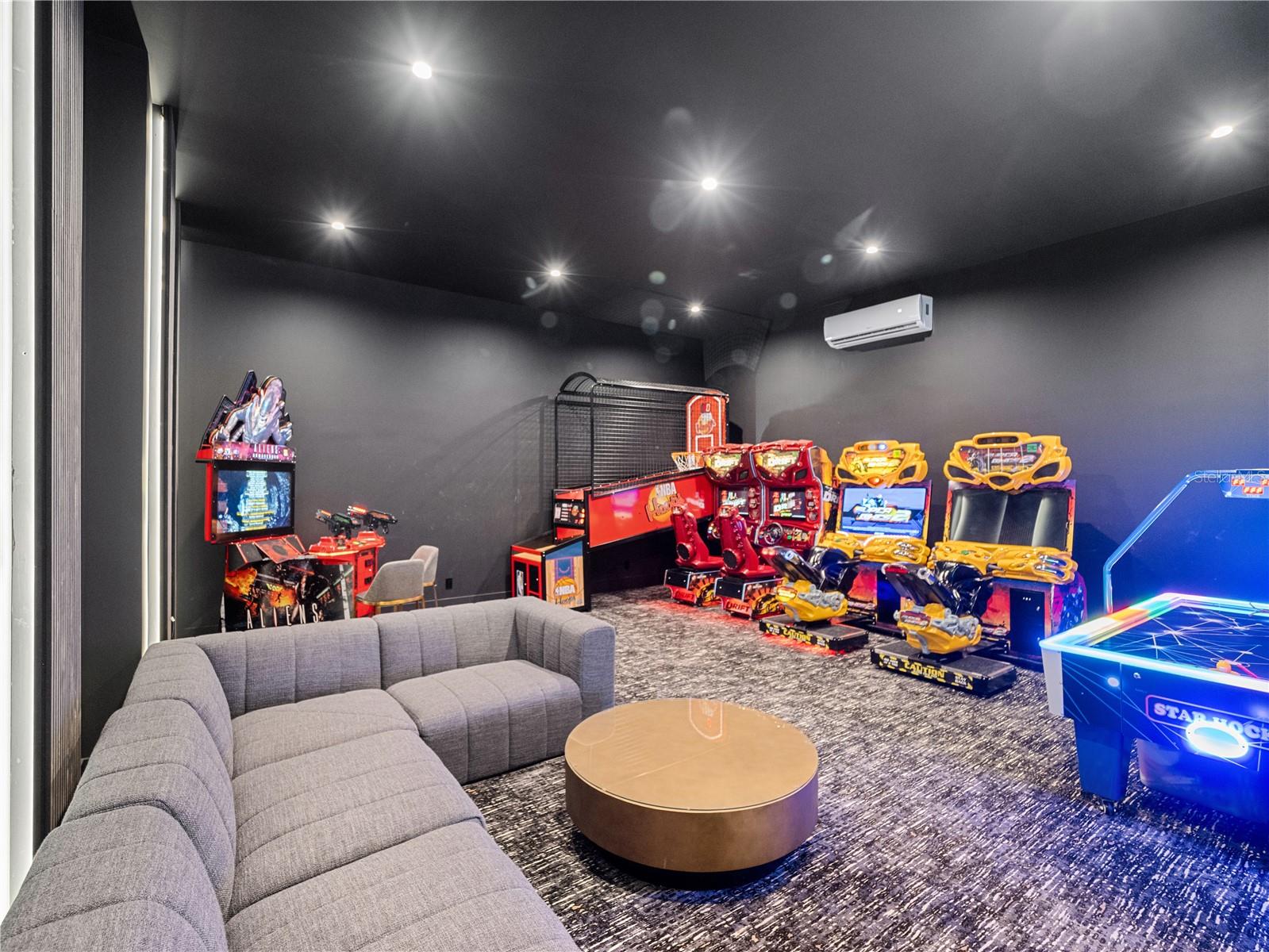 901 GOLDEN BEAR Dr REUNION, FL 34747