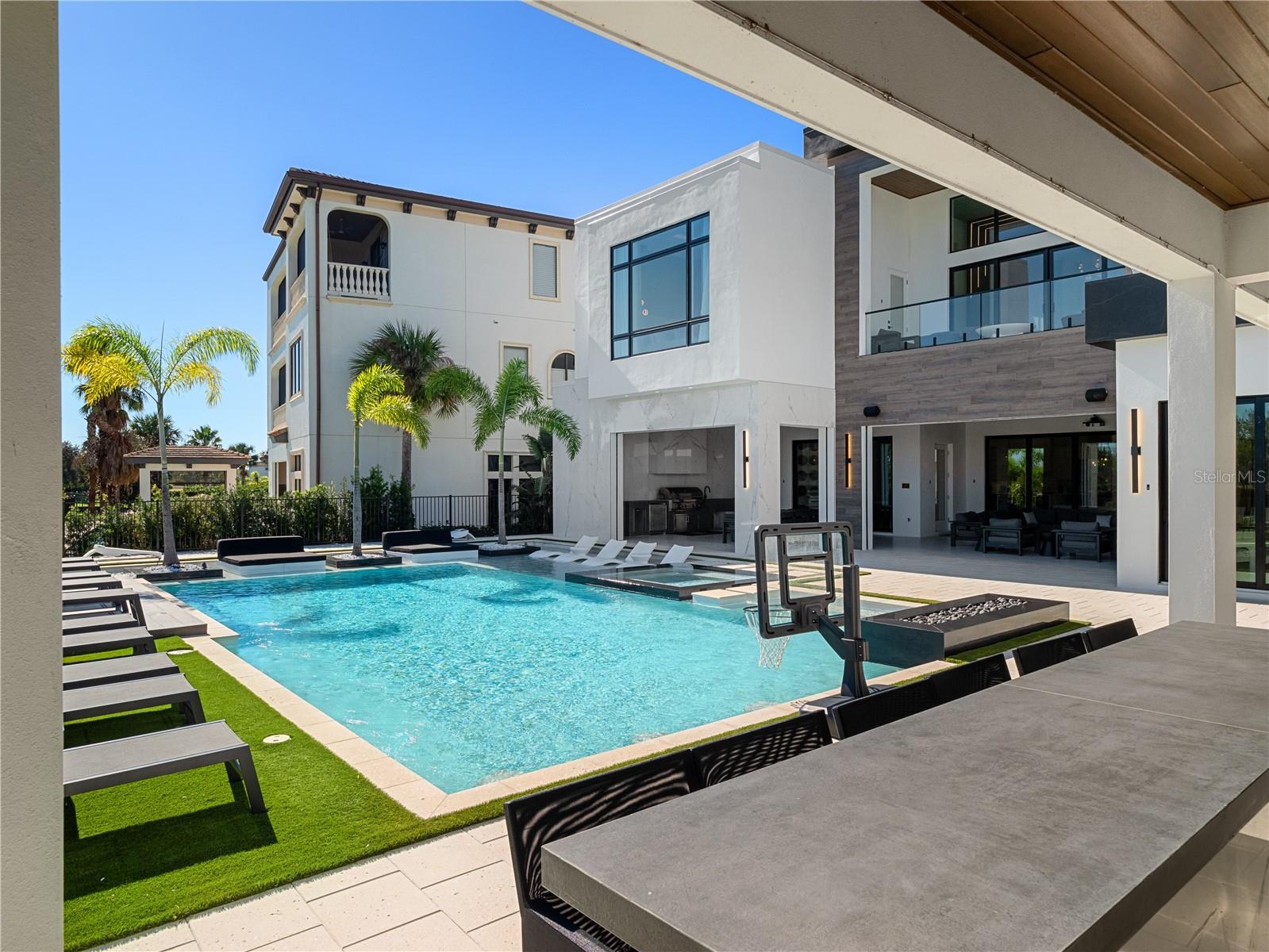 901 GOLDEN BEAR Dr REUNION, FL 34747