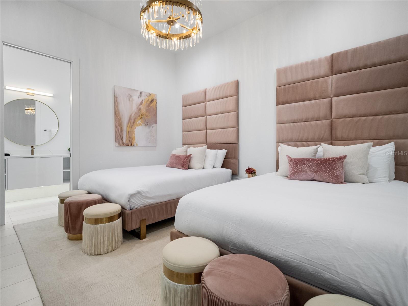 901 GOLDEN BEAR Dr REUNION, FL 34747