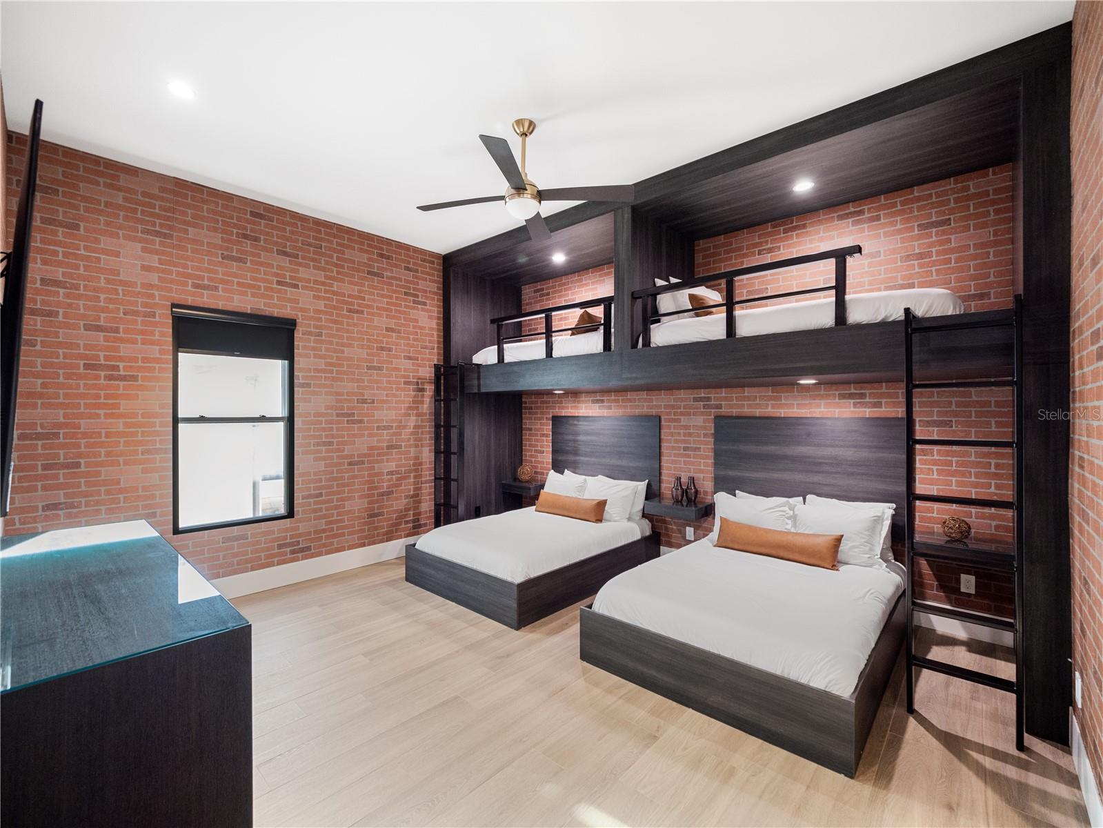 901 GOLDEN BEAR Dr REUNION, FL 34747