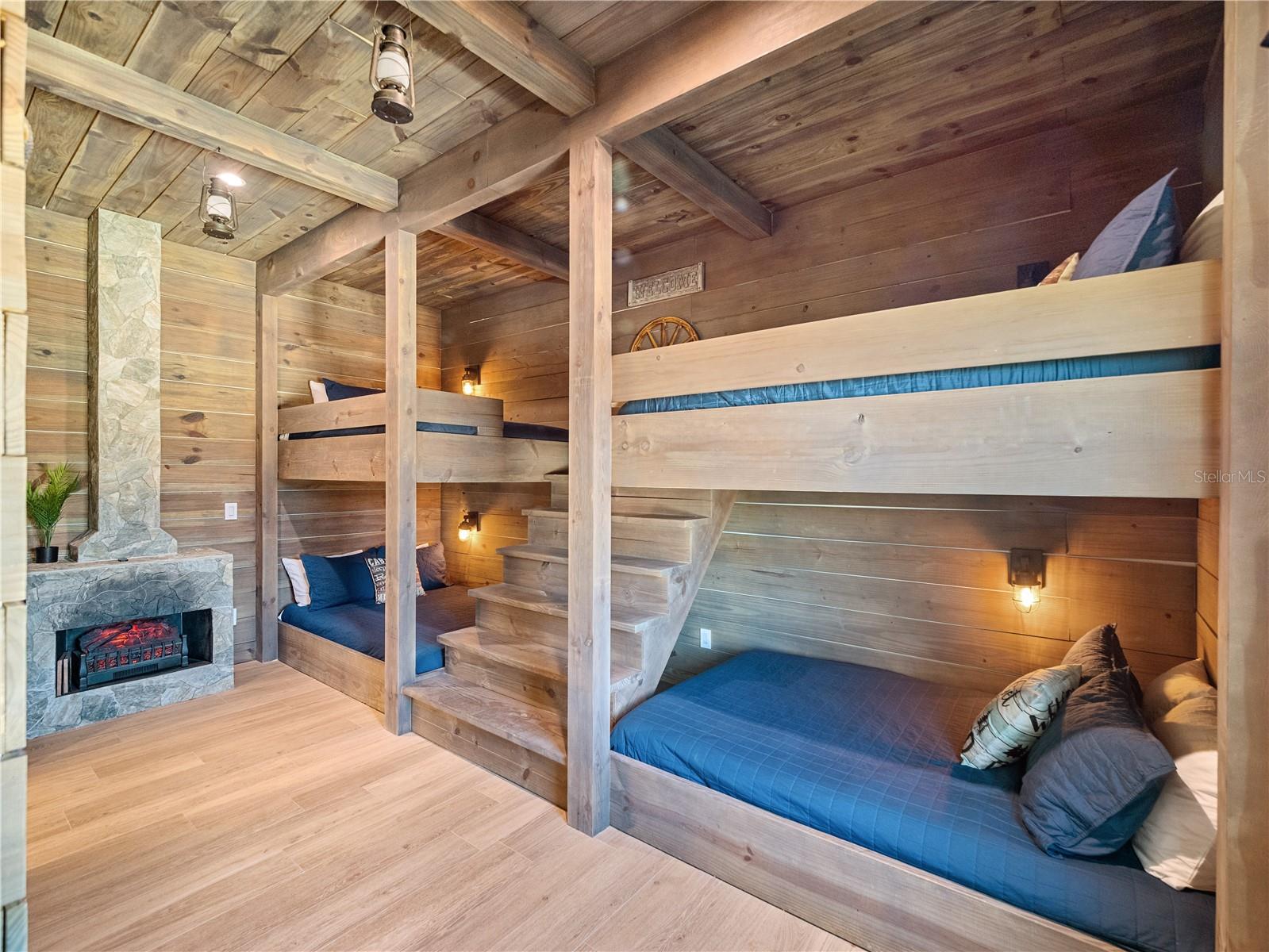 901 GOLDEN BEAR Dr REUNION, FL 34747