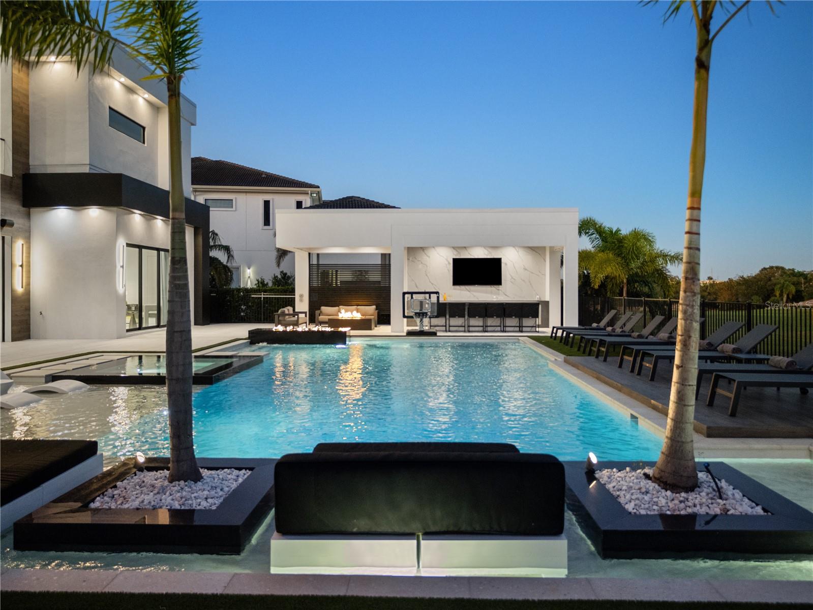 901 GOLDEN BEAR Dr REUNION, FL 34747