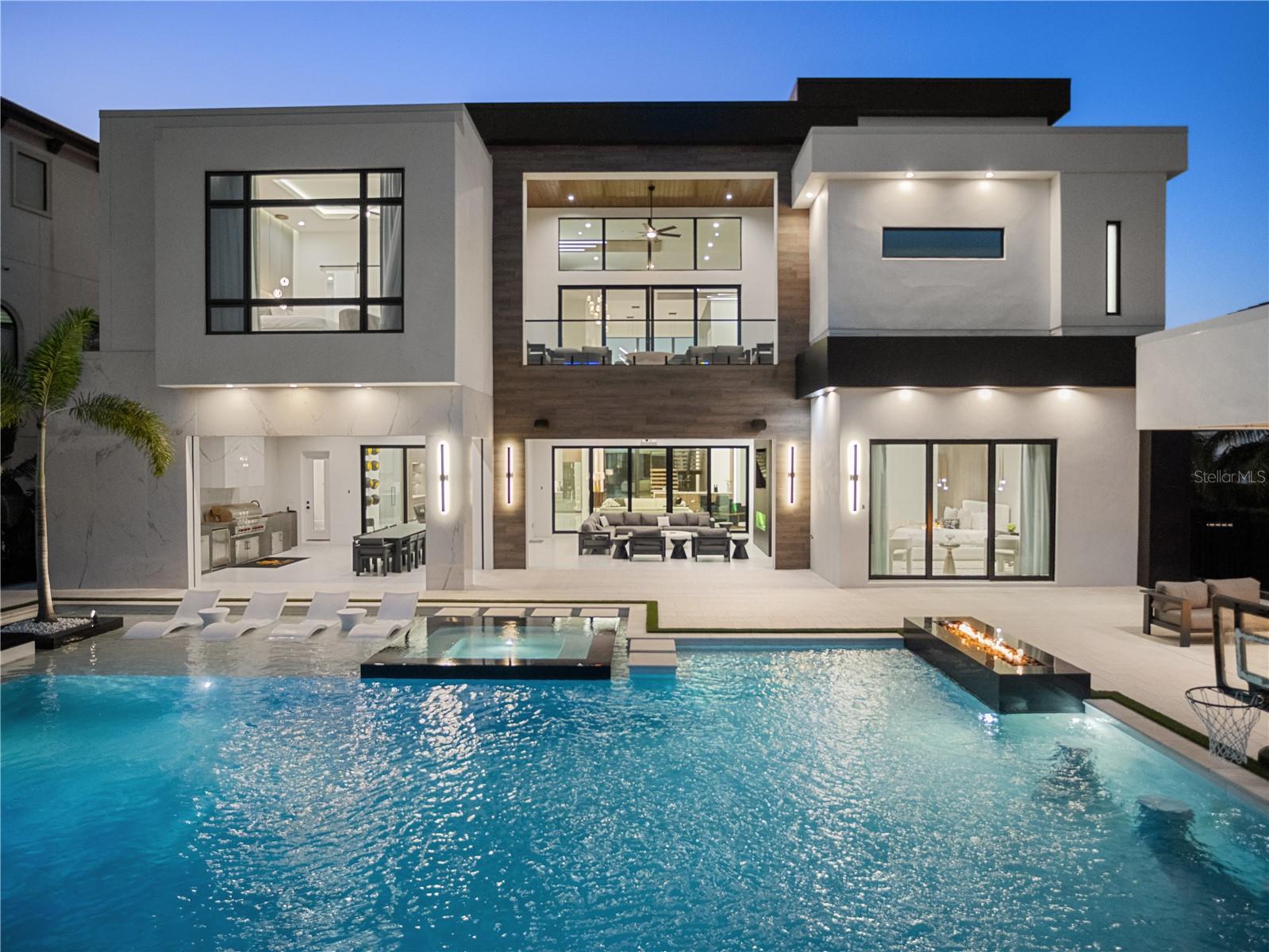 901 GOLDEN BEAR Dr REUNION, FL 34747