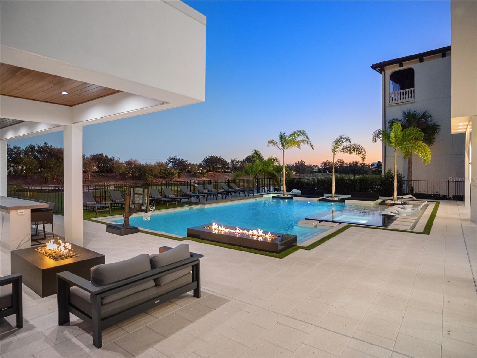 901 GOLDEN BEAR Dr REUNION, FL 34747