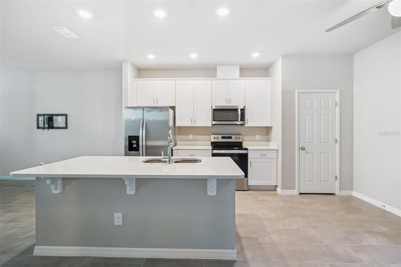 988 LEGACY WINDS Way CASSELBERRY, FL 32707