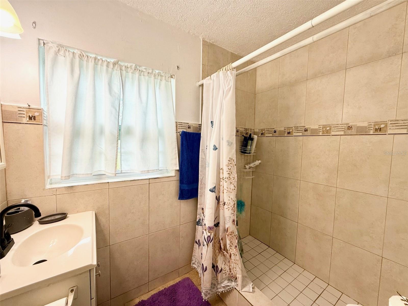 5925 DAHLIA Dr ORLANDO, FL 32807