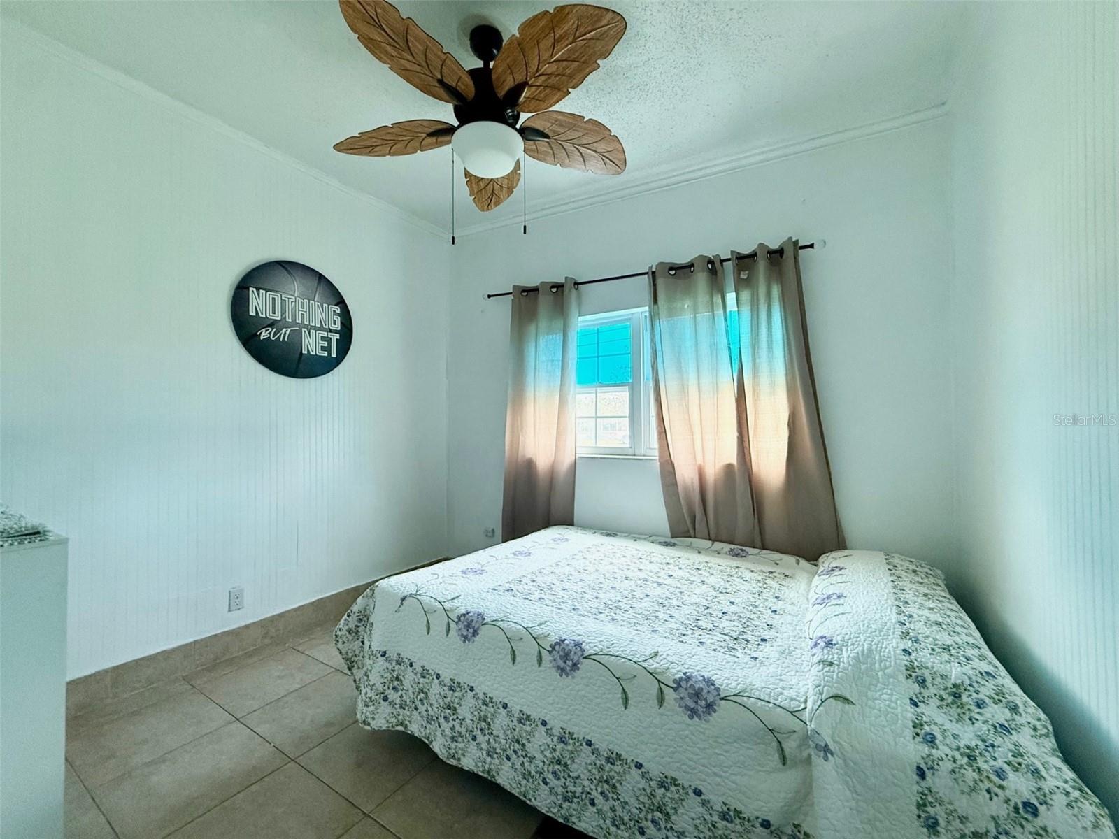 5925 DAHLIA Dr ORLANDO, FL 32807