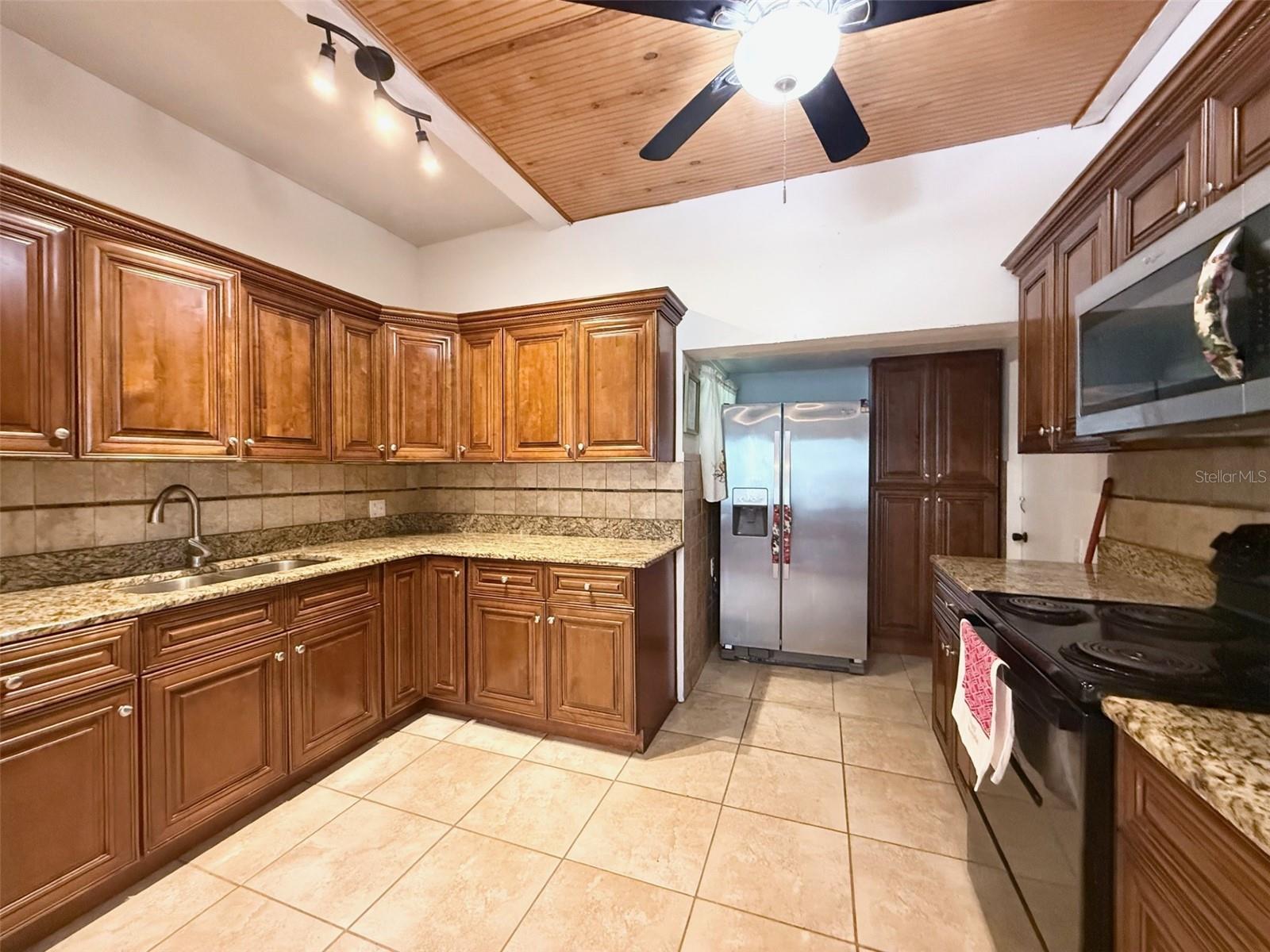 5925 DAHLIA Dr ORLANDO, FL 32807