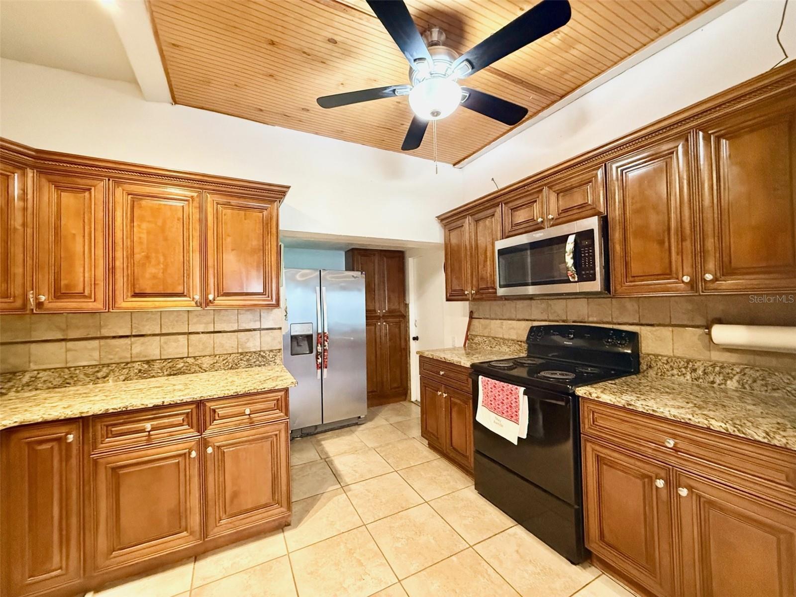 5925 DAHLIA Dr ORLANDO, FL 32807