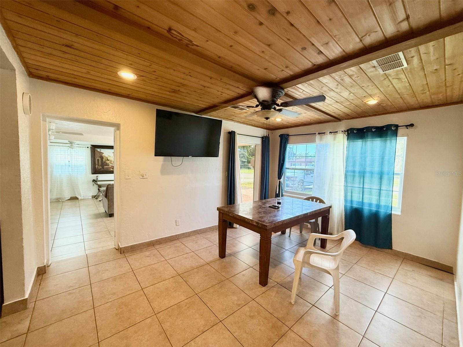 5925 DAHLIA Dr ORLANDO, FL 32807