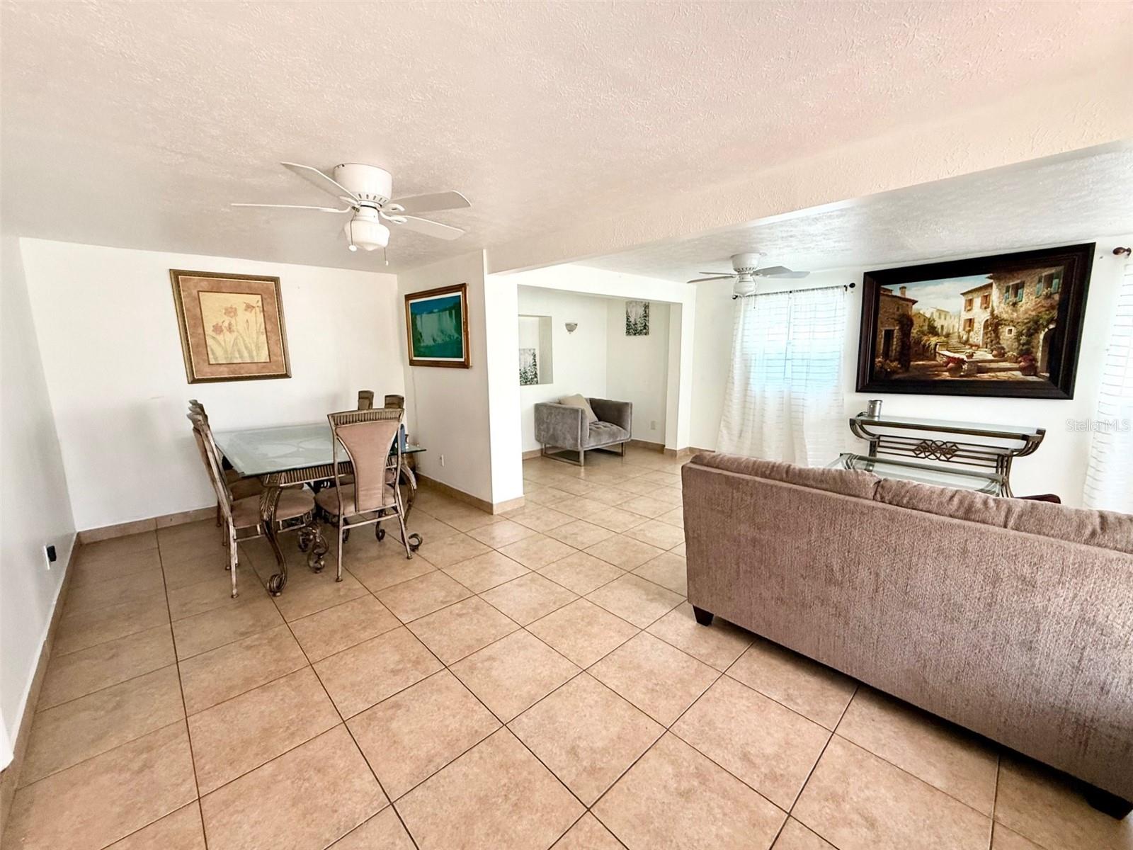 5925 DAHLIA Dr ORLANDO, FL 32807