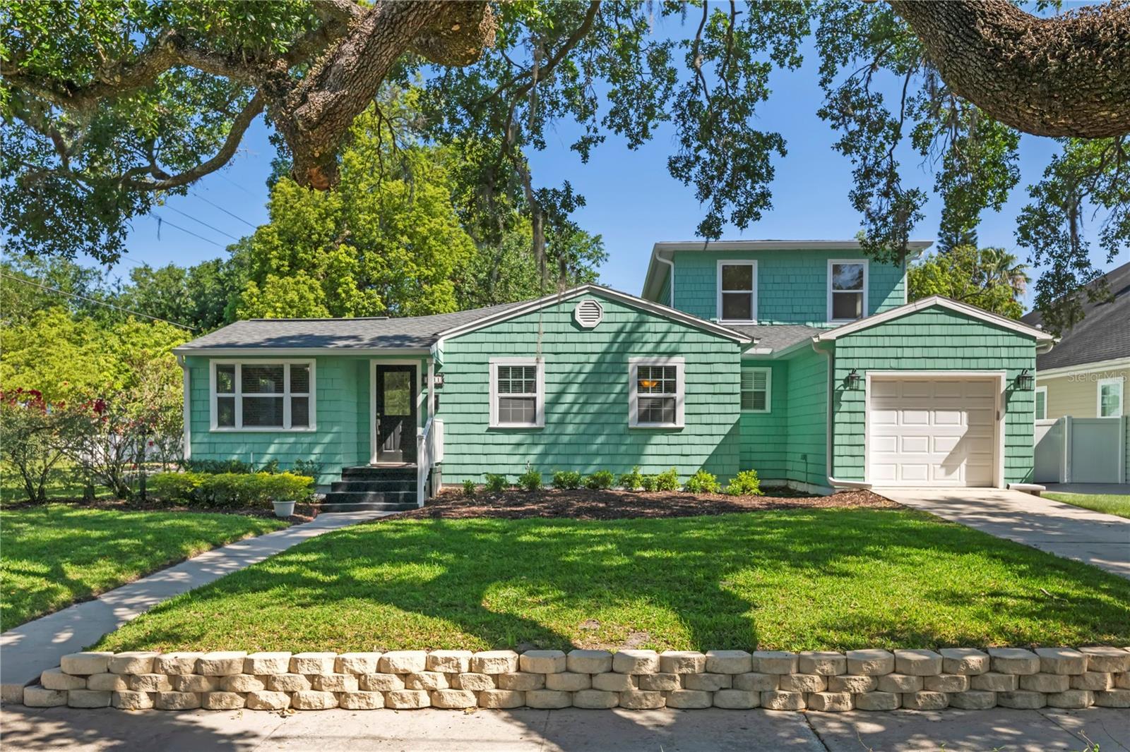1111 GUERNSEY St
