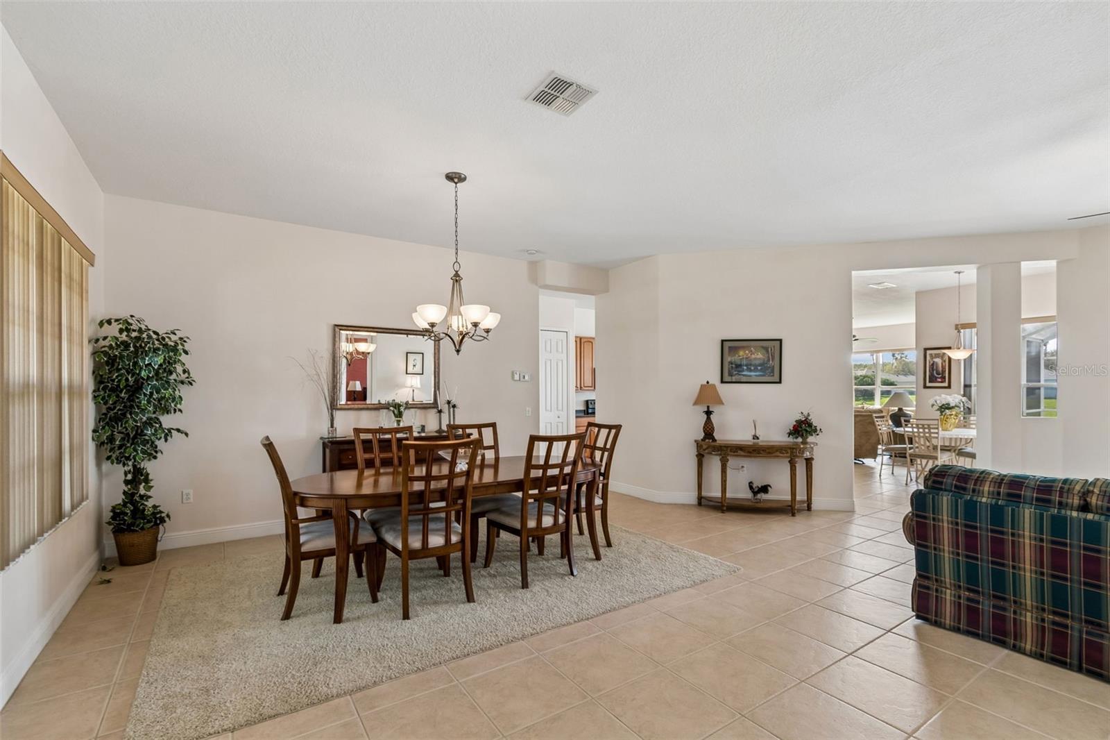 813 GLENDORA Rd KISSIMMEE, FL 34759