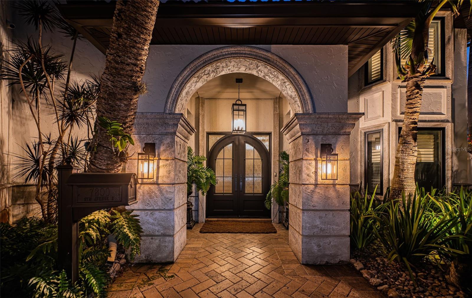 7800 9TH Ave ST PETERSBURG, FL 33707