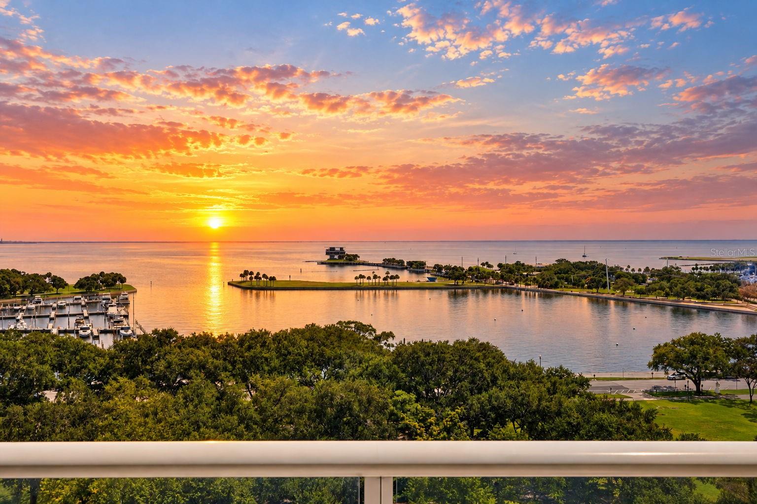 400 Bch Dr #1004 ST PETERSBURG, FL 33701