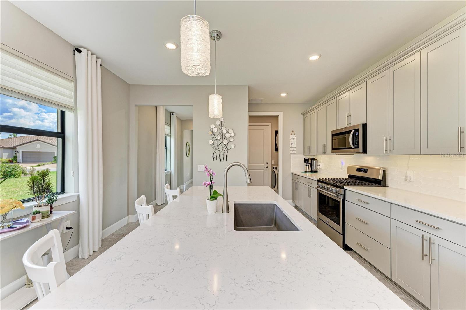 7575 SUMMERLAND Cv LAKEWOOD RANCH, FL 34202