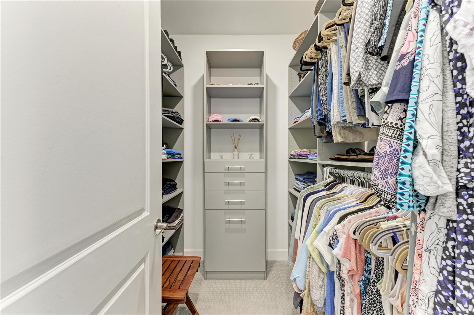 7575 SUMMERLAND Cv LAKEWOOD RANCH, FL 34202