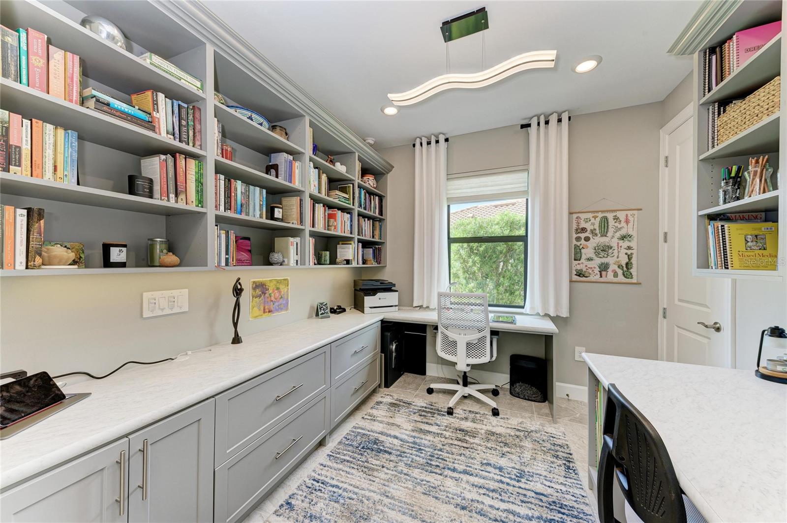 7575 SUMMERLAND Cv LAKEWOOD RANCH, FL 34202