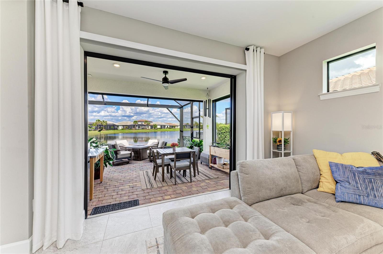 7575 SUMMERLAND Cv LAKEWOOD RANCH, FL 34202