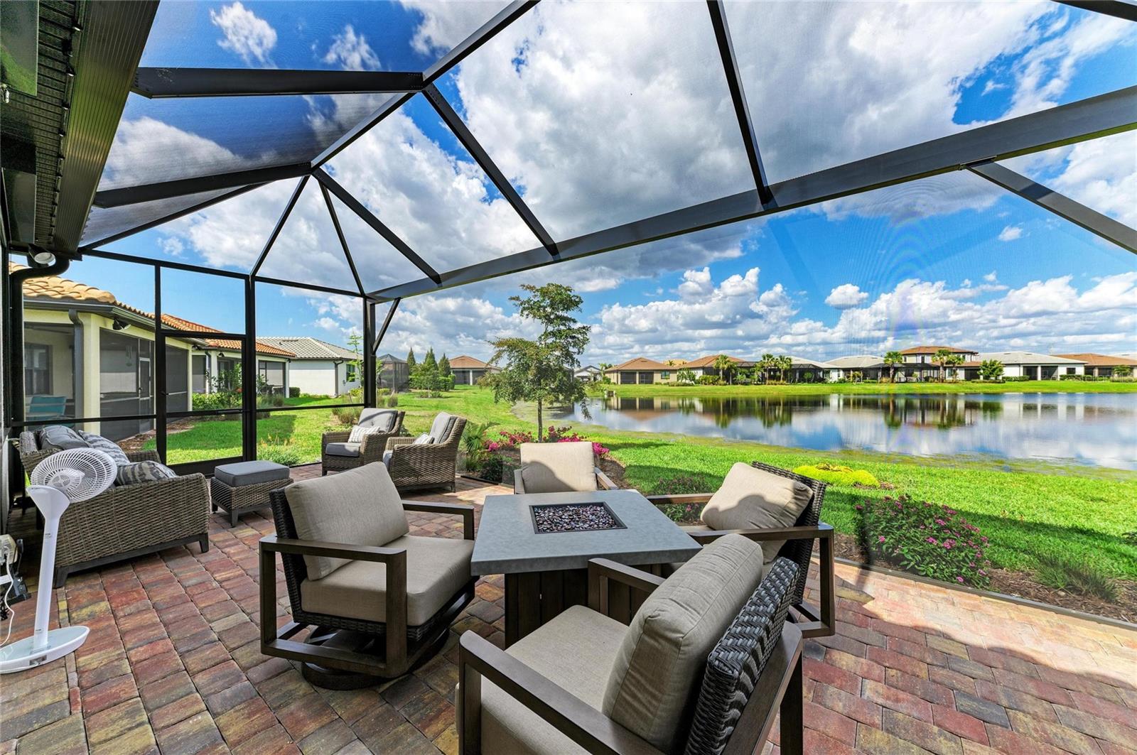 7575 SUMMERLAND Cv LAKEWOOD RANCH, FL 34202