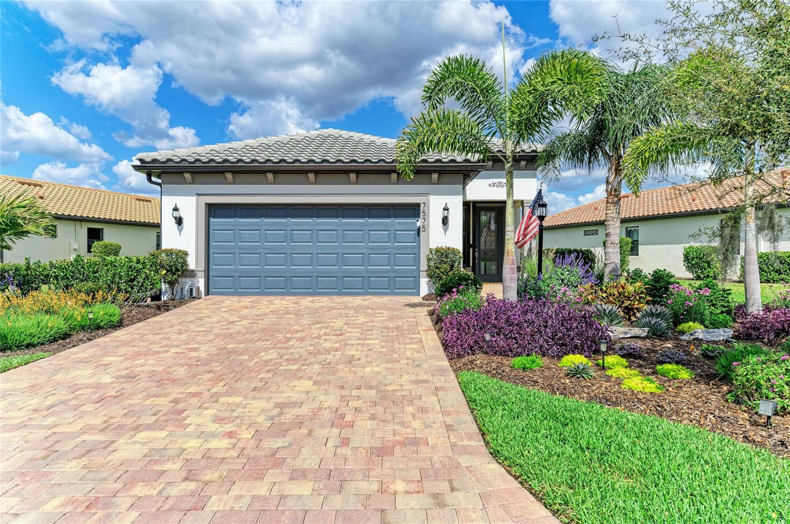 7575 SUMMERLAND Cv LAKEWOOD RANCH, FL 34202