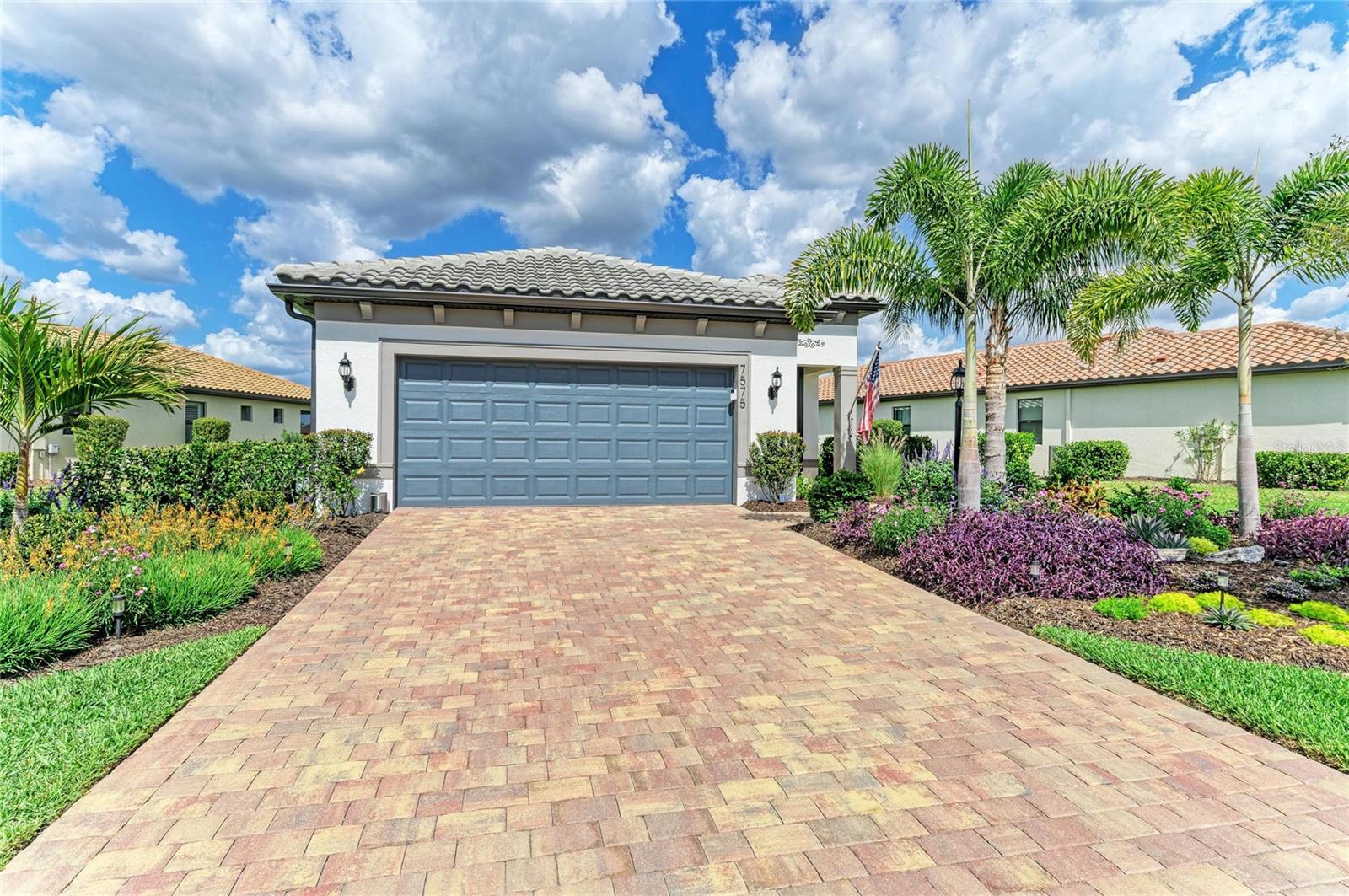 7575 SUMMERLAND Cv LAKEWOOD RANCH, FL 34202