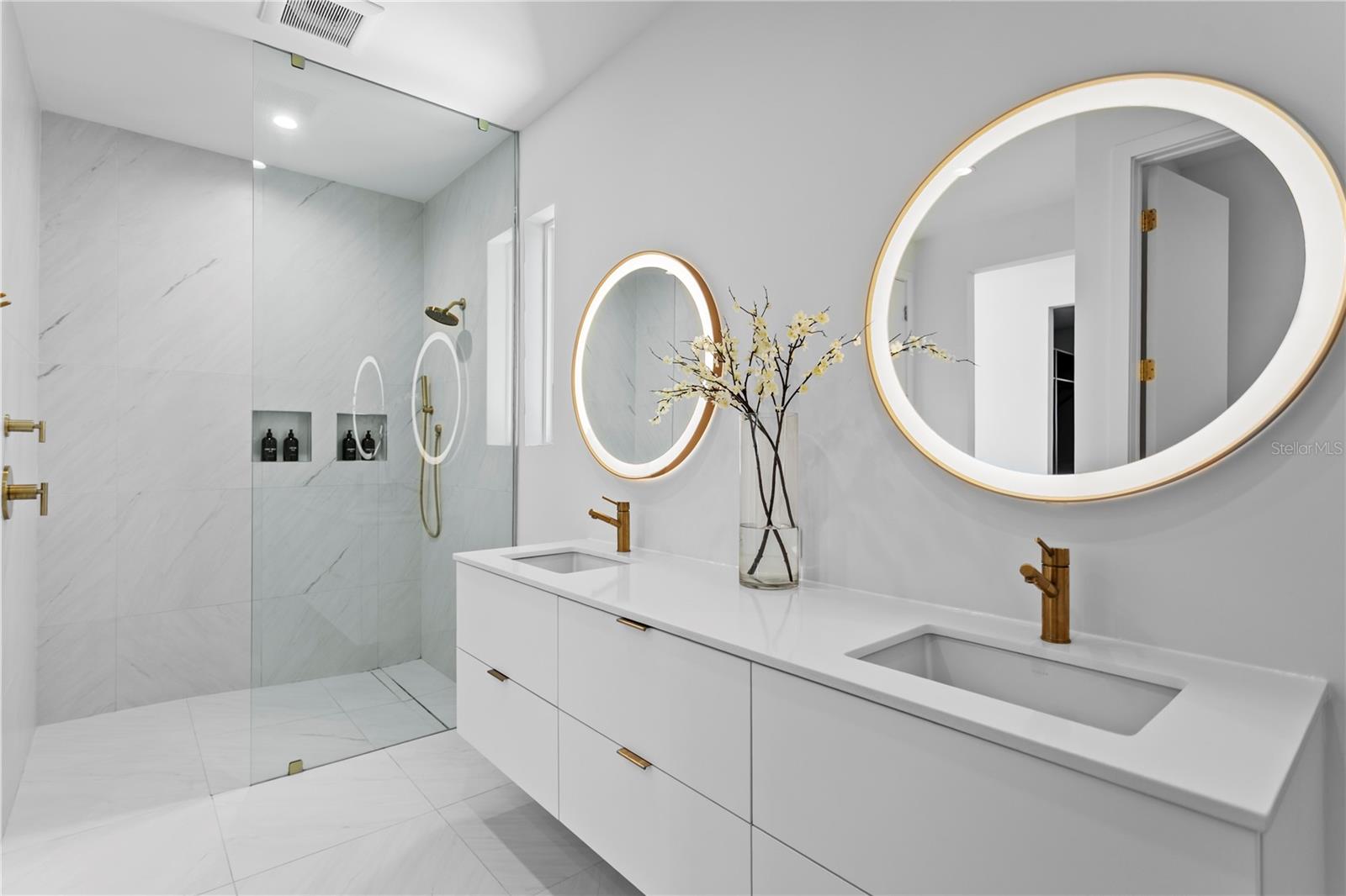 325 22ND Ave ST PETERSBURG, FL 33704