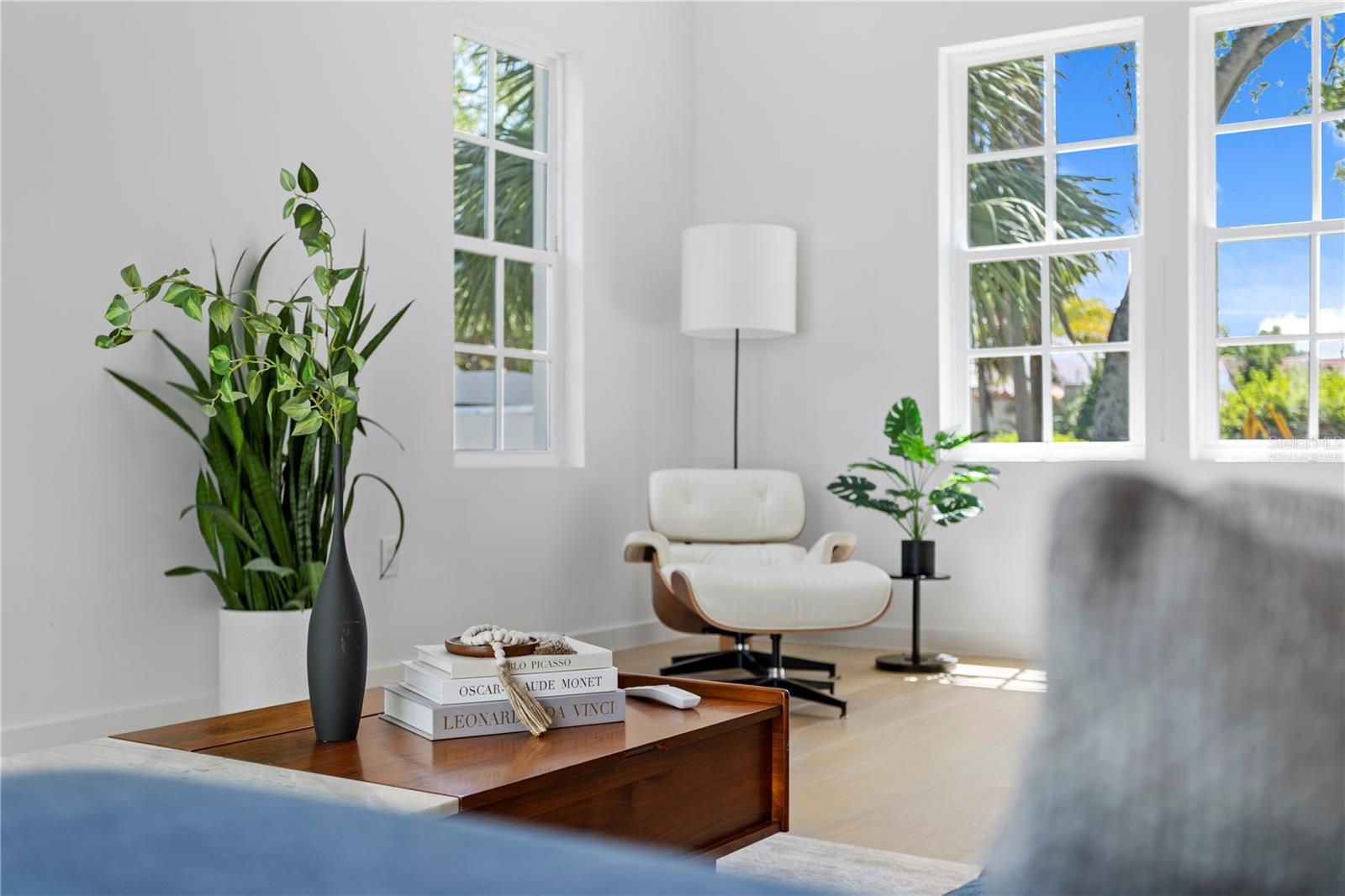 325 22ND Ave ST PETERSBURG, FL 33704