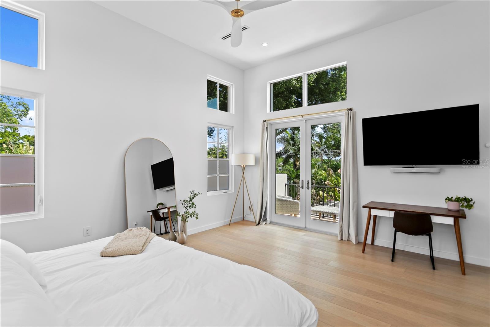 325 22ND Ave ST PETERSBURG, FL 33704