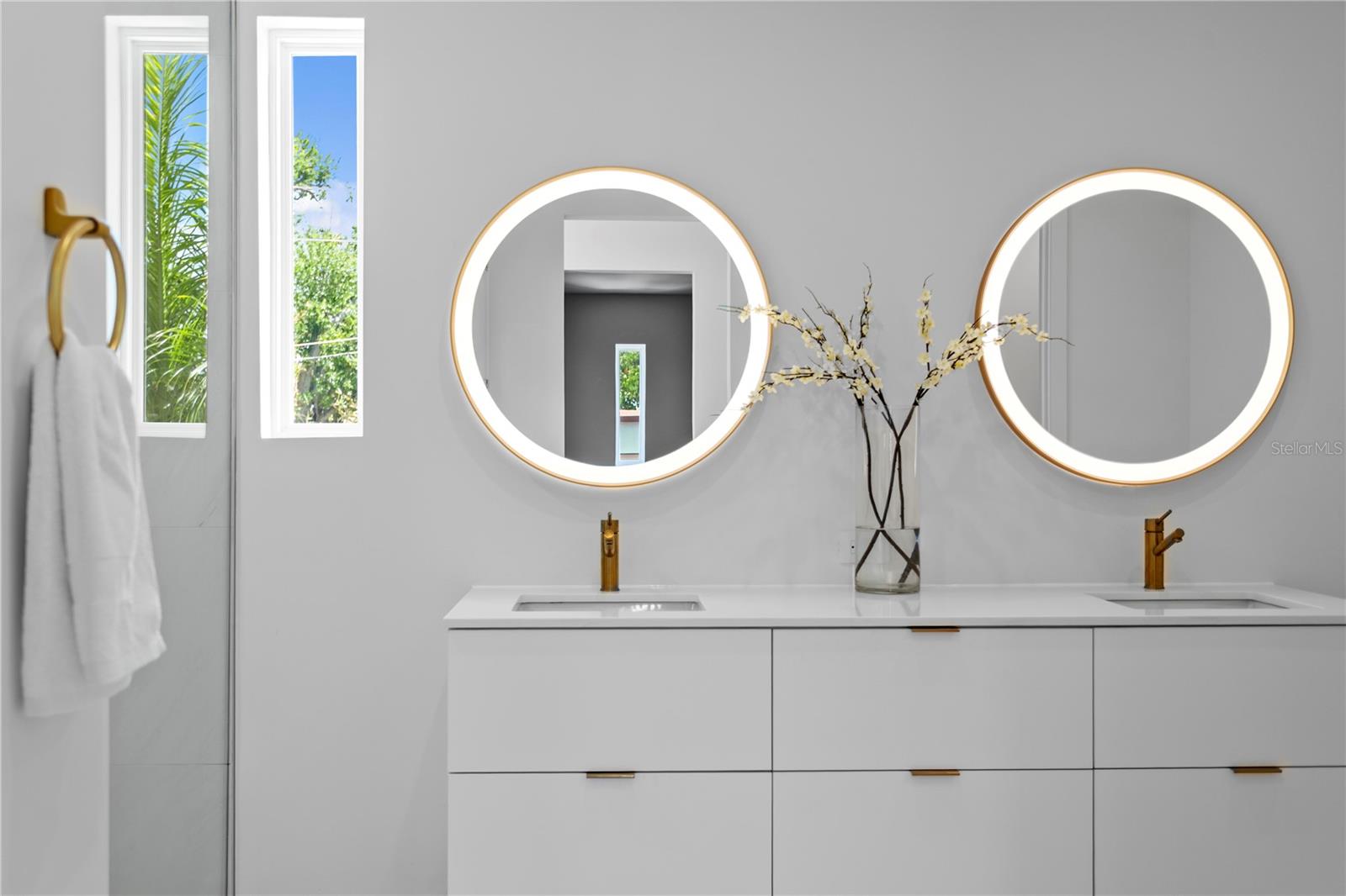 325 22ND Ave ST PETERSBURG, FL 33704