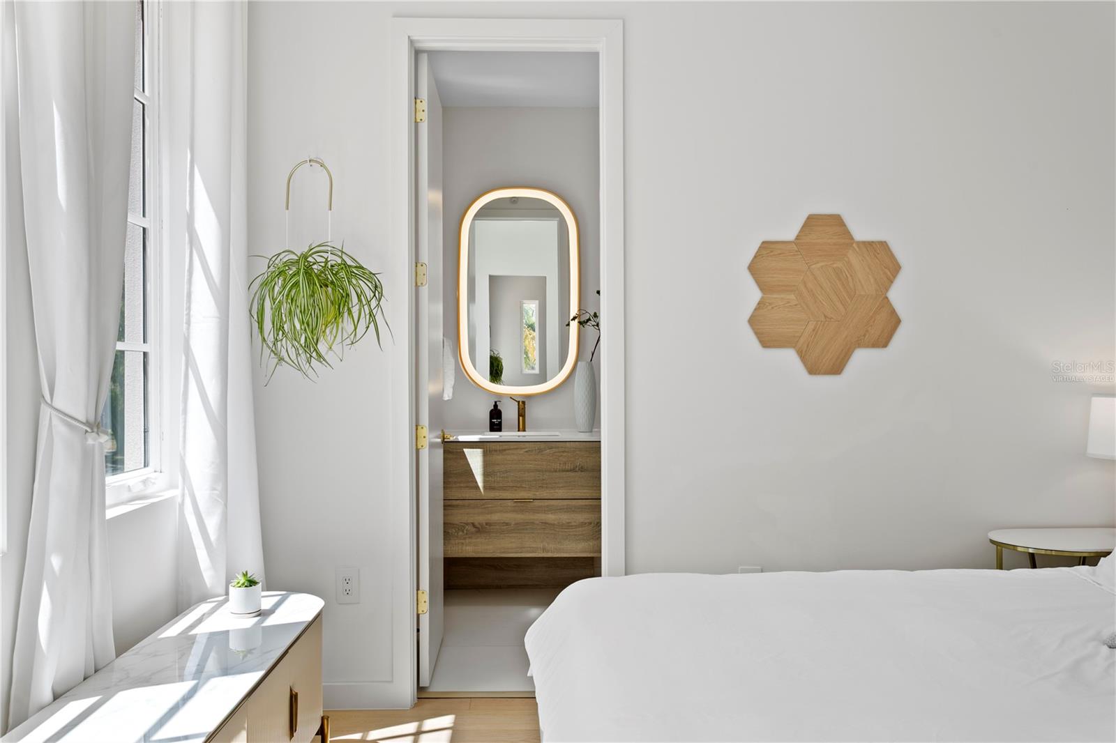 325 22ND Ave ST PETERSBURG, FL 33704