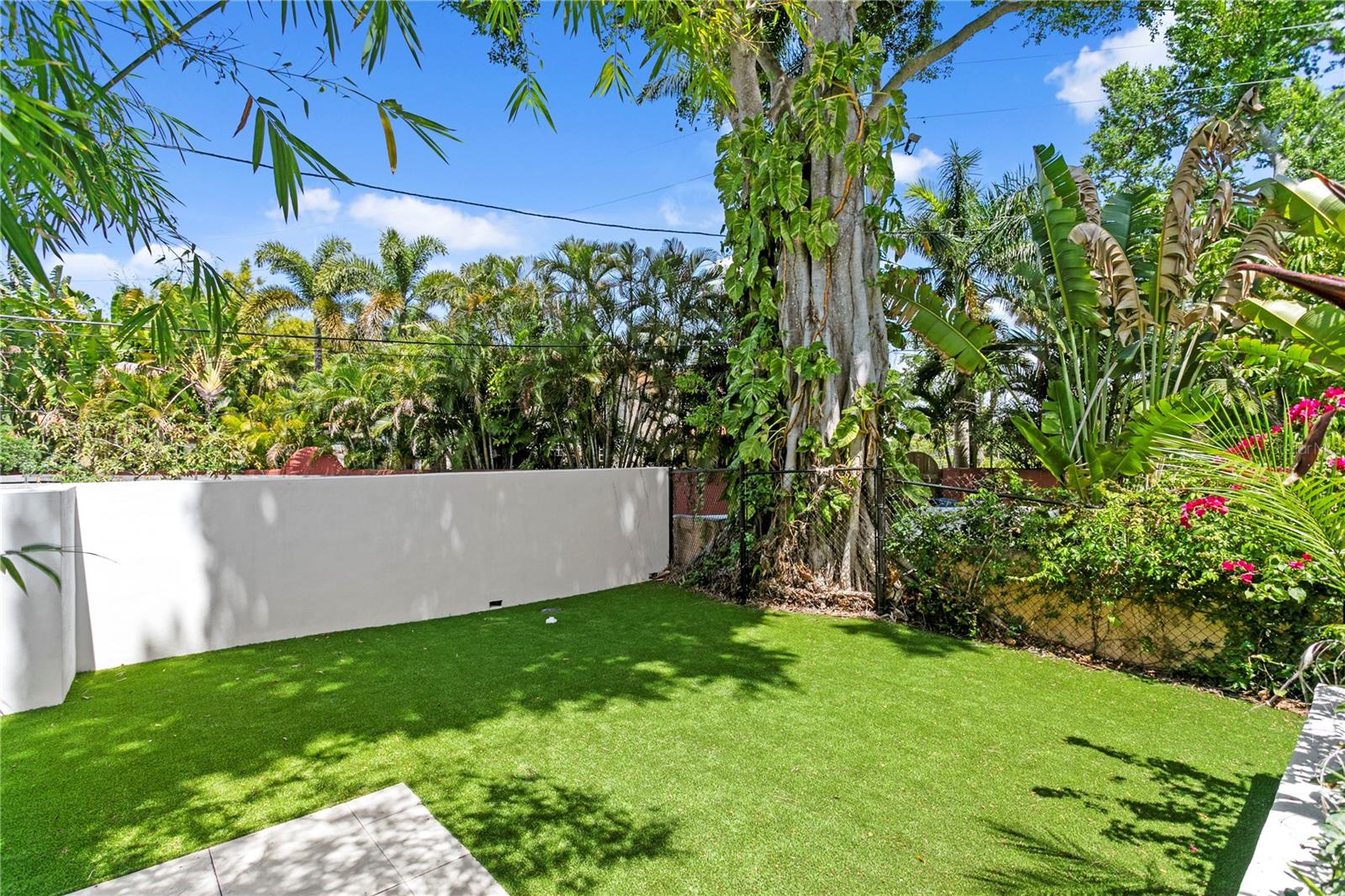 325 22ND Ave ST PETERSBURG, FL 33704