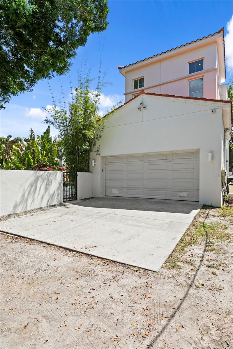 325 22ND Ave ST PETERSBURG, FL 33704