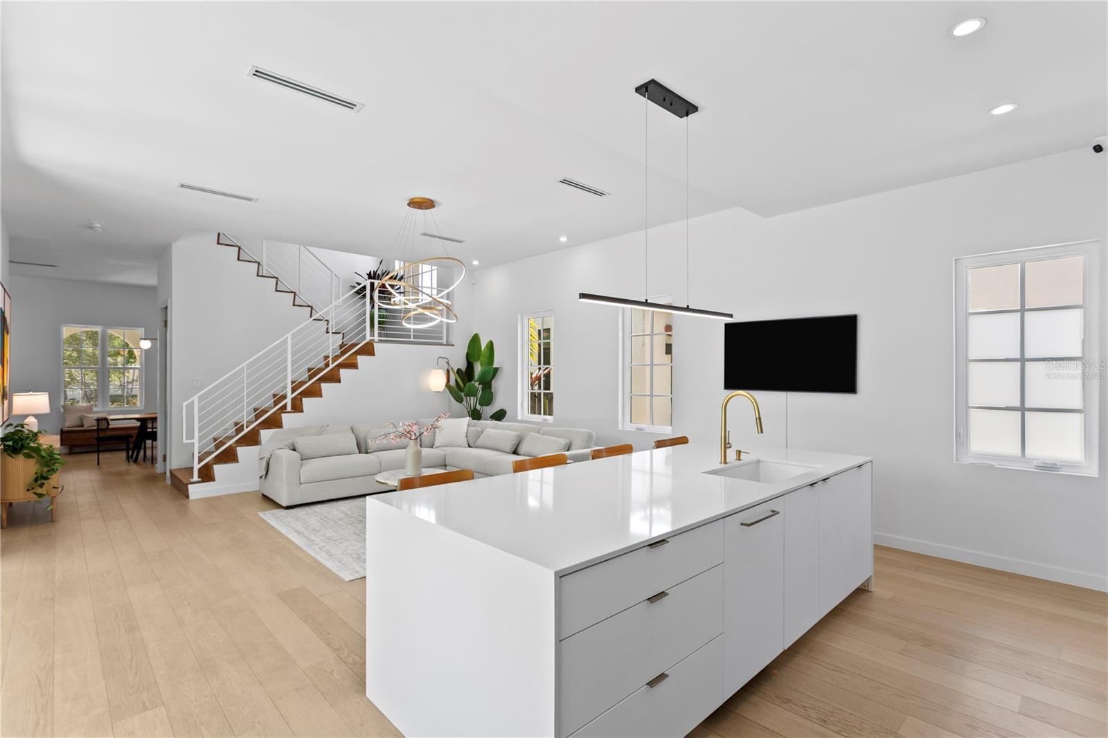 325 22ND Ave ST PETERSBURG, FL 33704