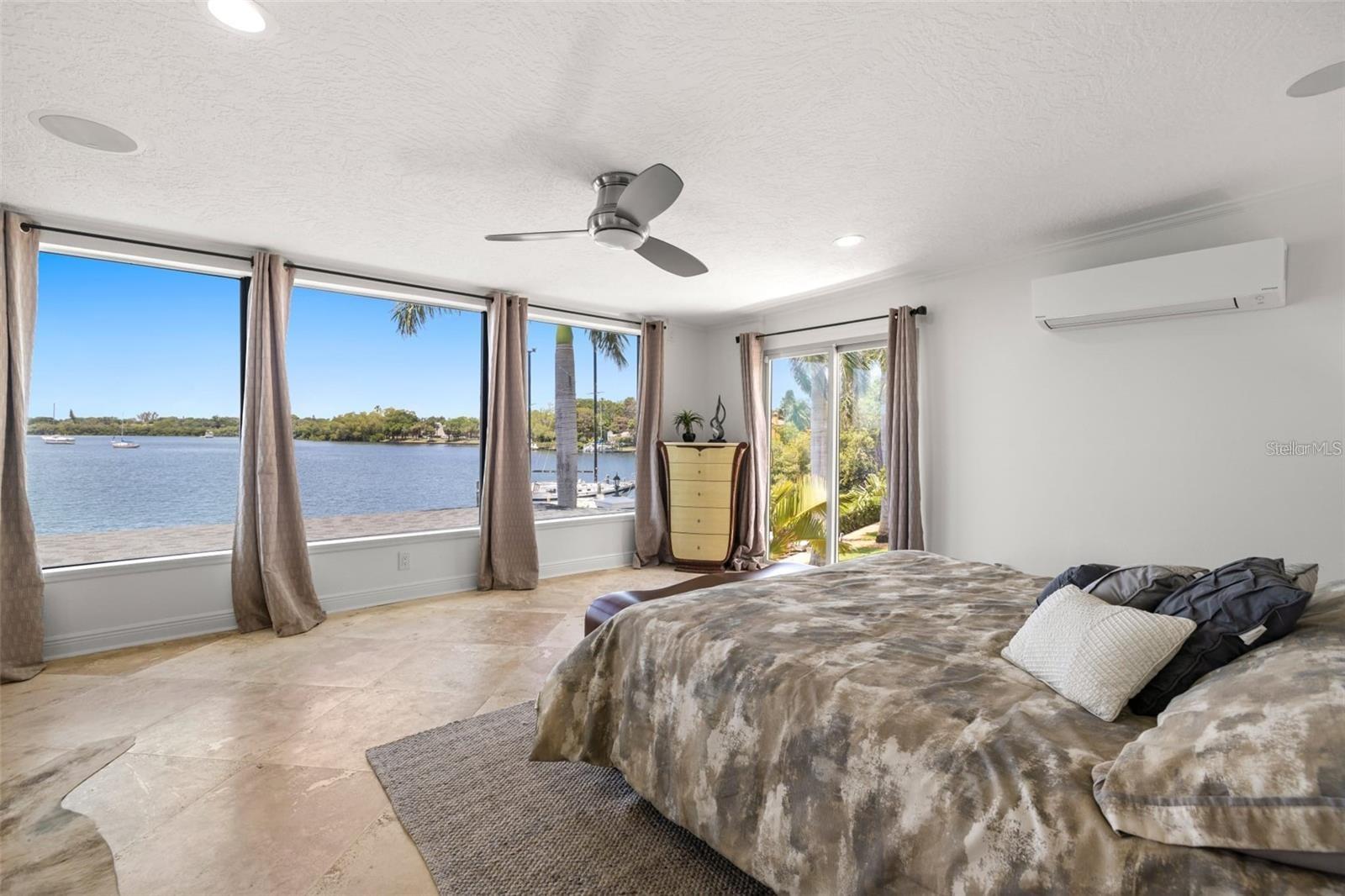 2785 BAYSIDE Dr ST PETERSBURG, FL 33705