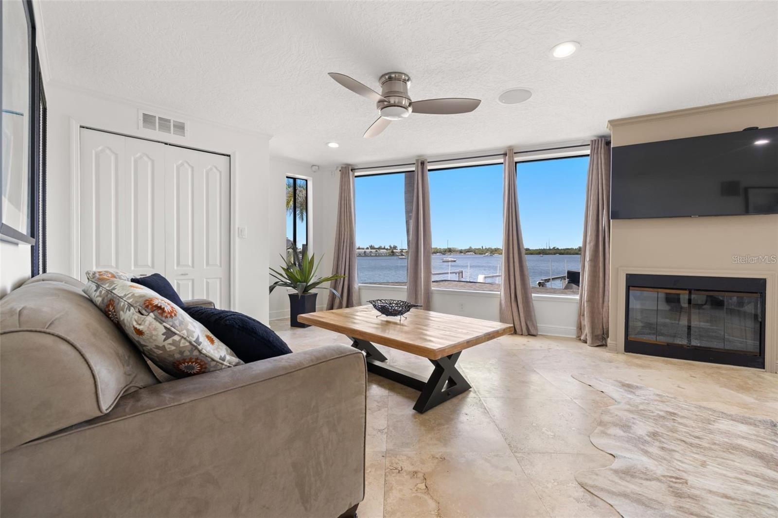 2785 BAYSIDE Dr ST PETERSBURG, FL 33705